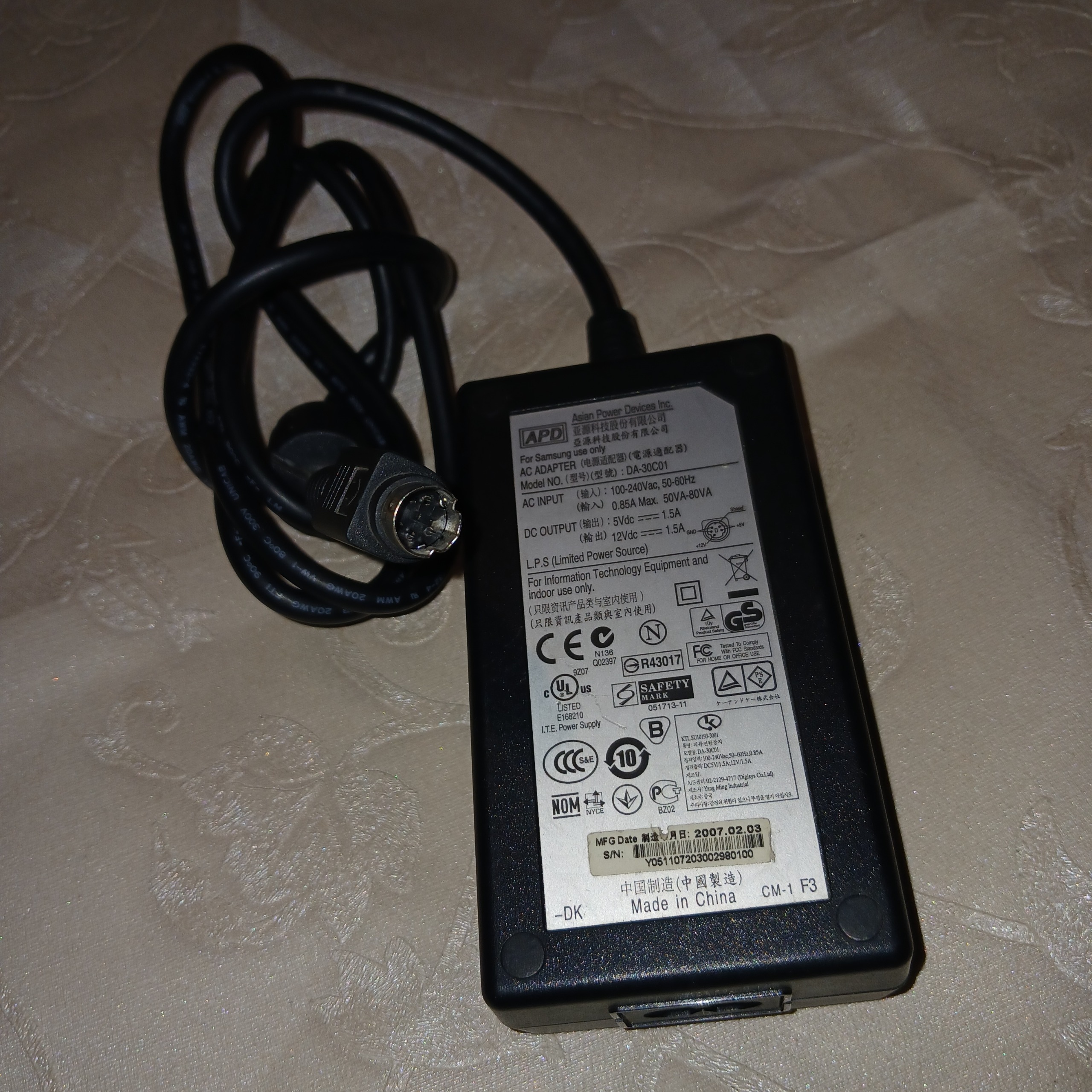 آداپتور 12 و 5 ولت مدل DA-30C01