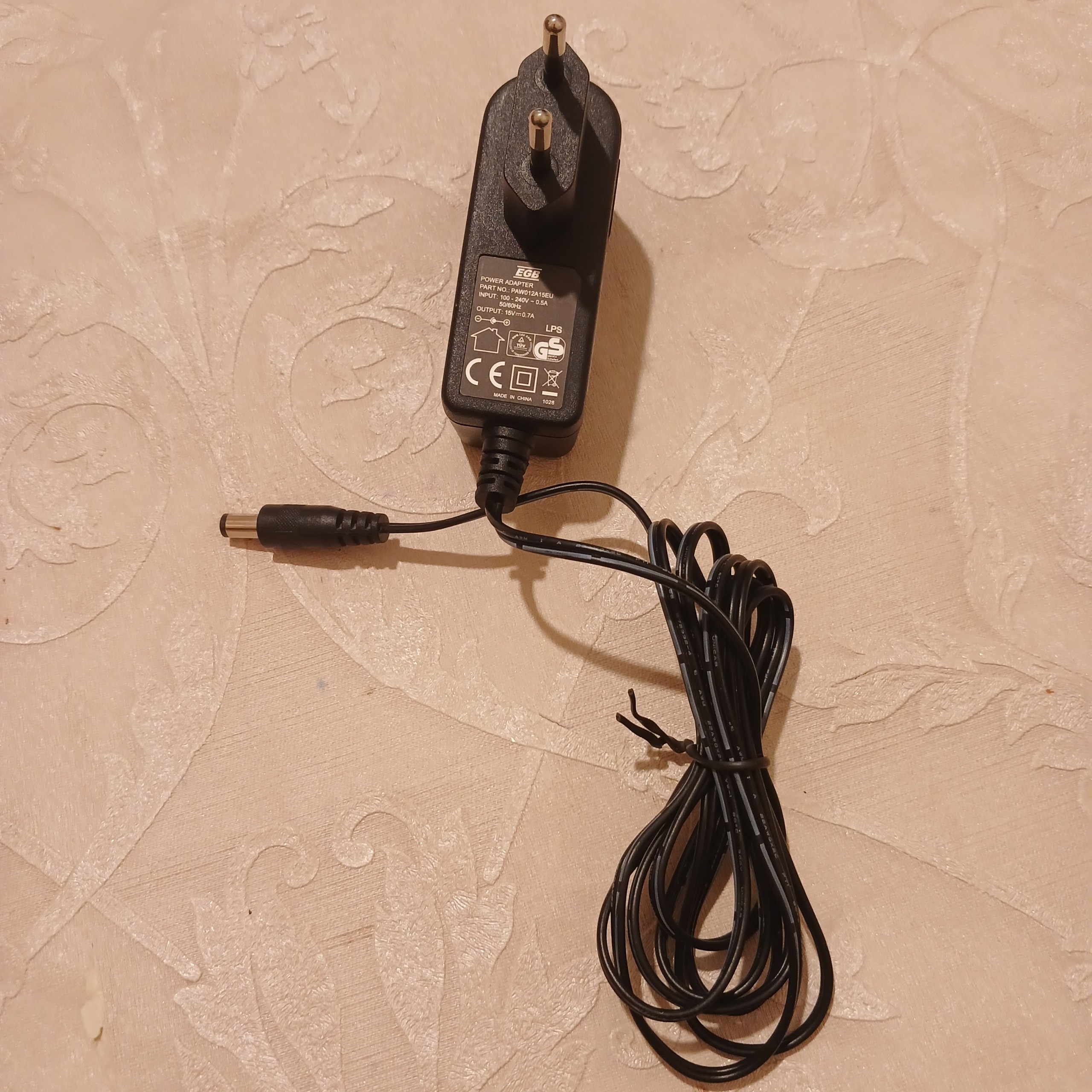 آداپتور 15 ولت 700 میلی آمپر EGB