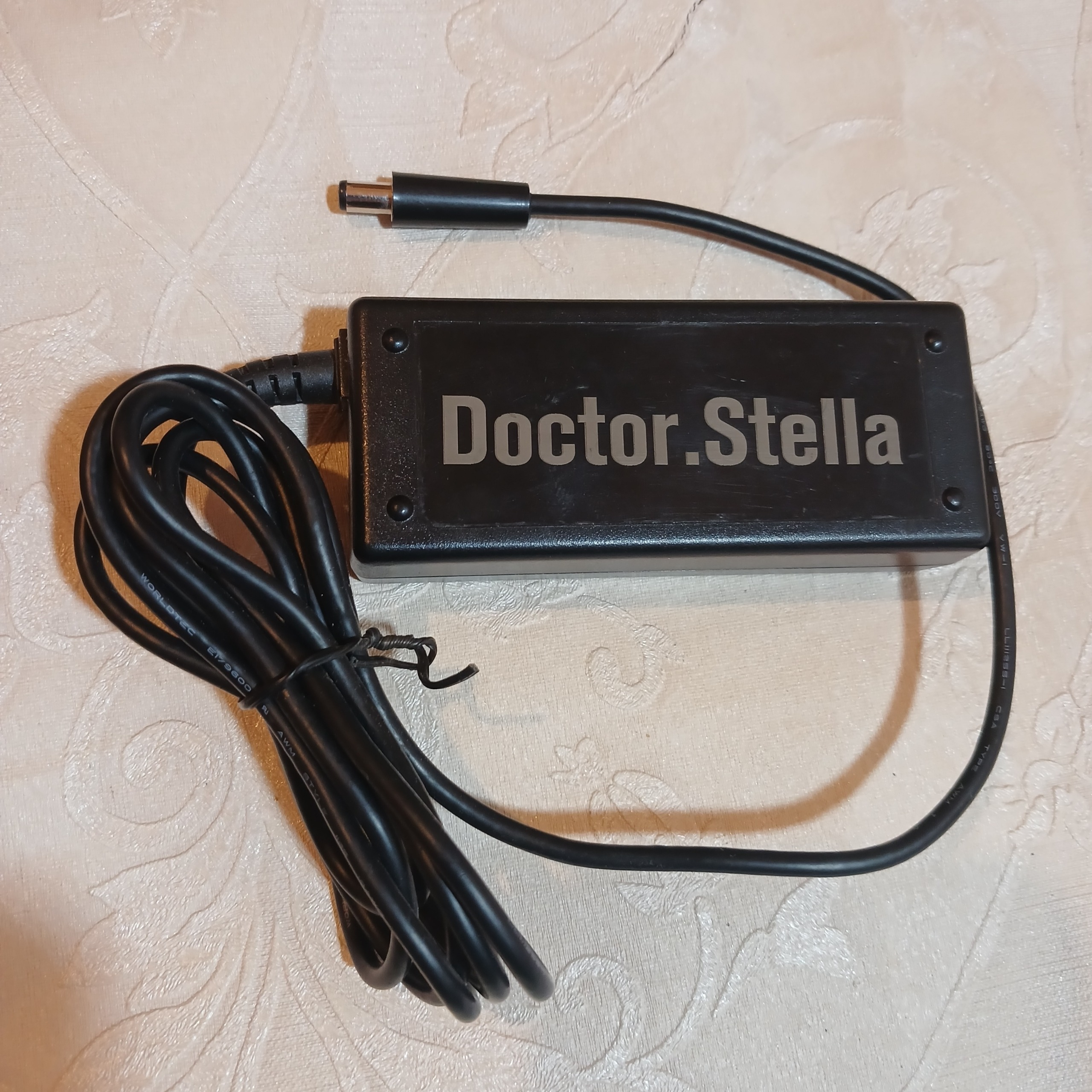 آداپتور 19 ولت Docror. Stella