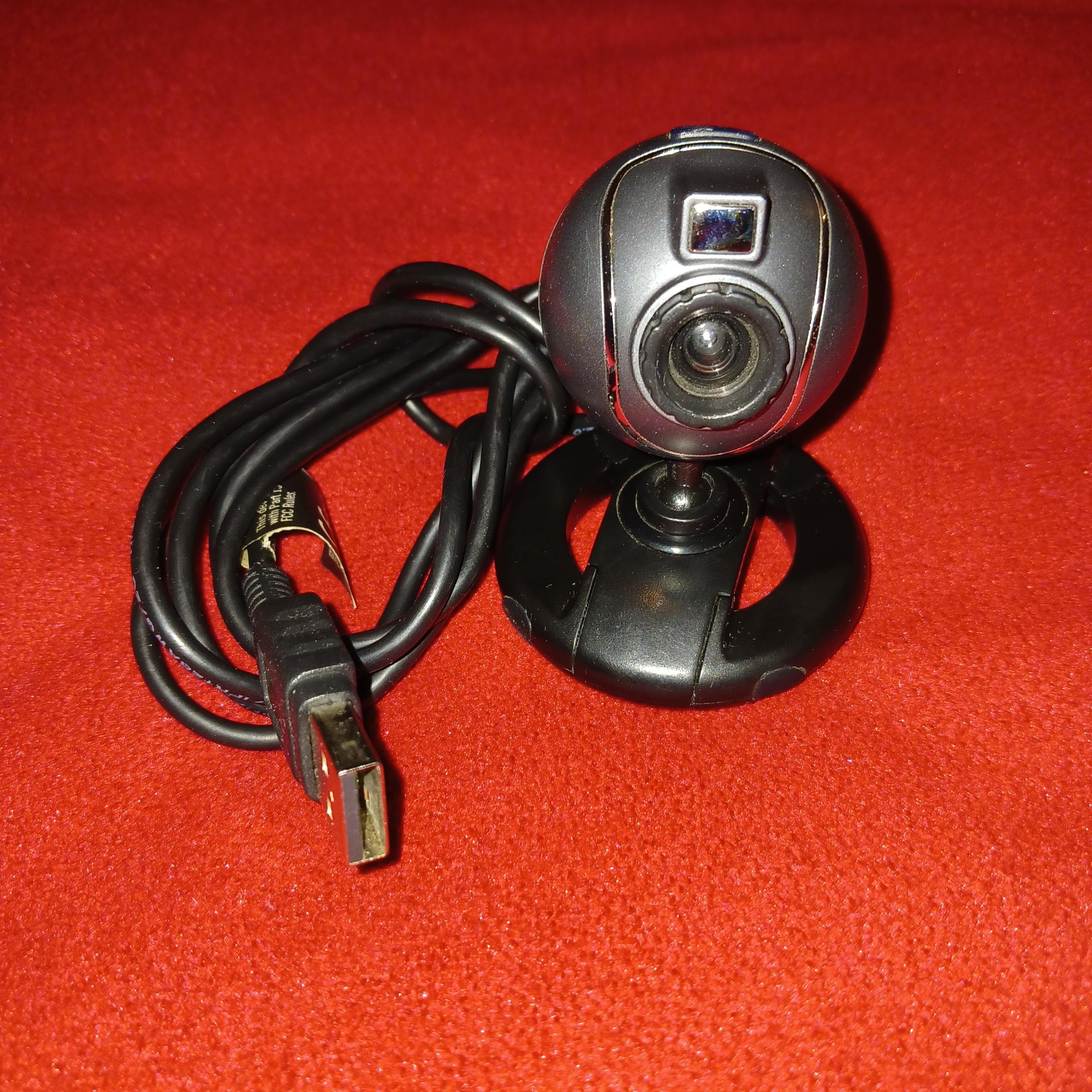 وب کم ای فورتک مدل PK-750MJ سالم