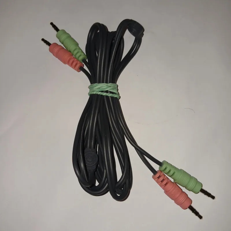 کابل AUX اسپیکر و کامپیوتر