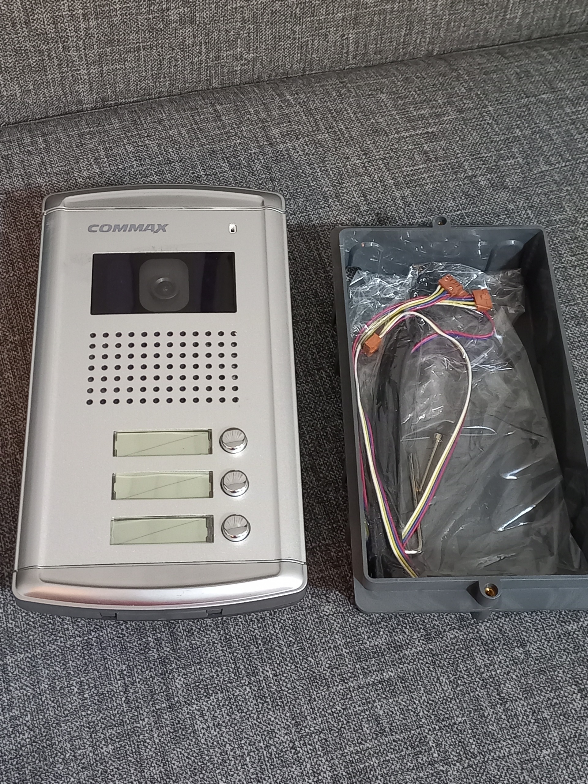 پنل آیفون تصویری 3واحدی کوماکس