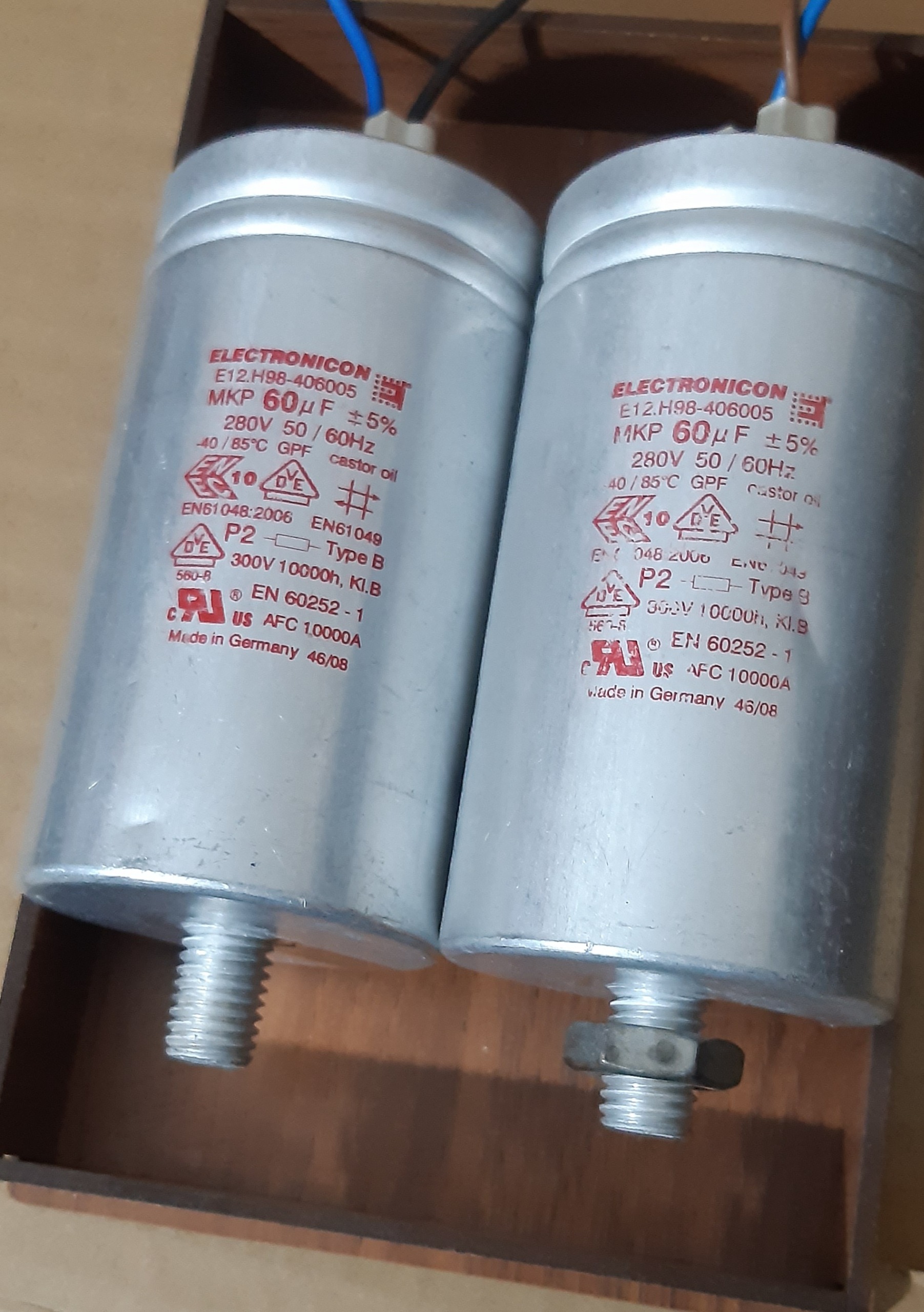 تعداد 2عدد خازن 60 میکروفاراد الکترونیکون اورجینال