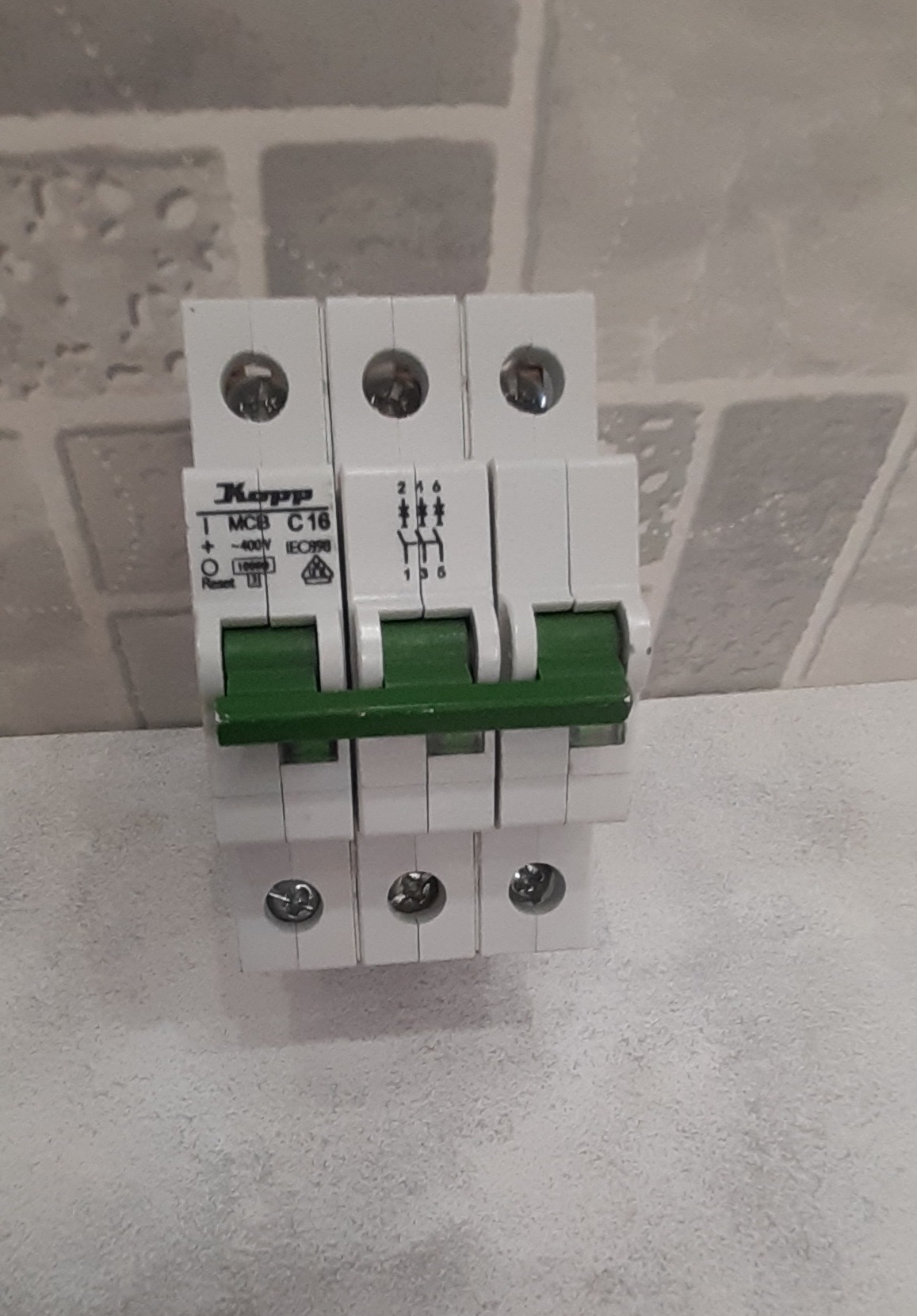 فیوز مینیاتوری سه فاز 16 آمپر KooP