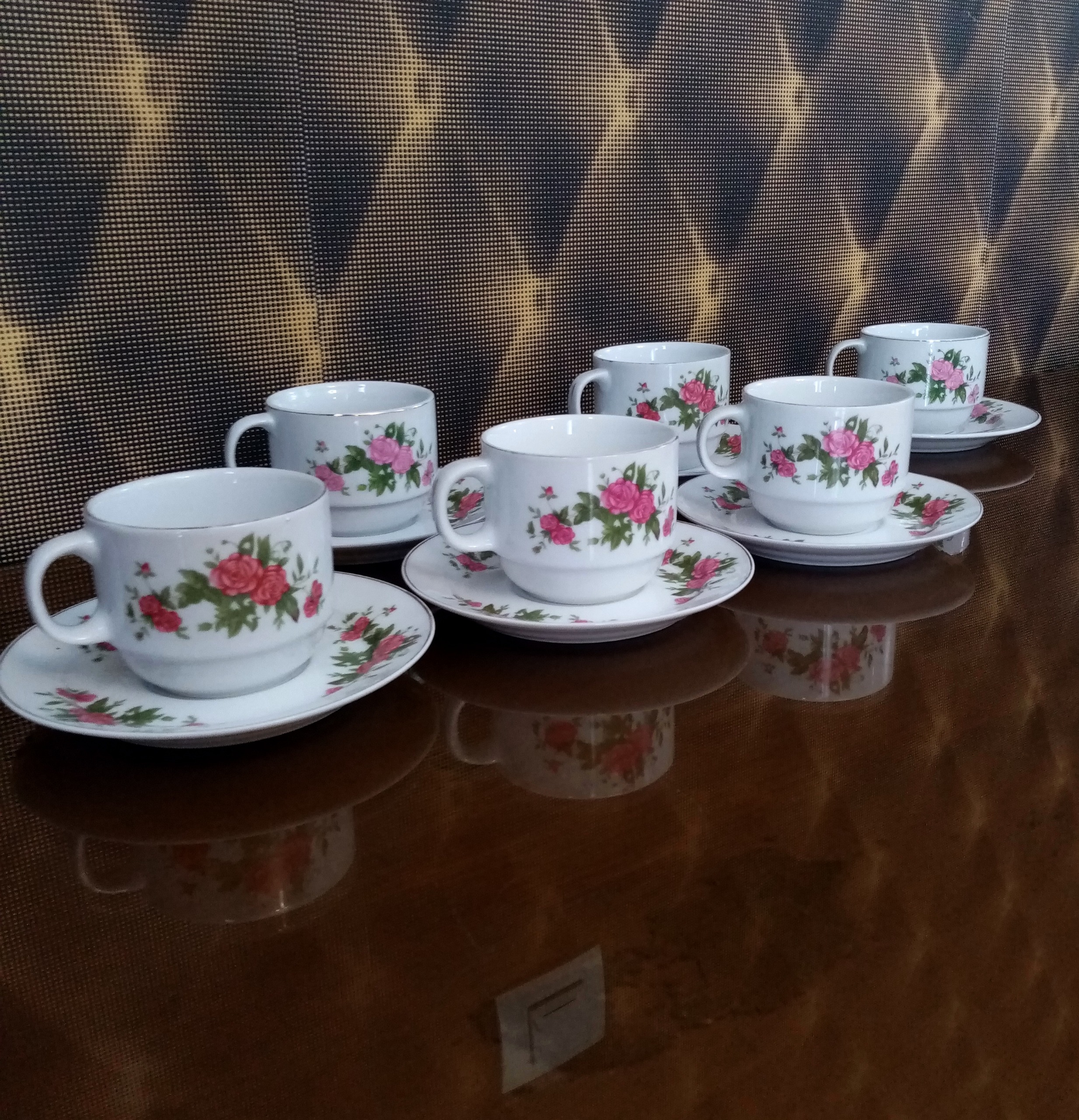 یکدست فنجان نعلبکی گلسرخی