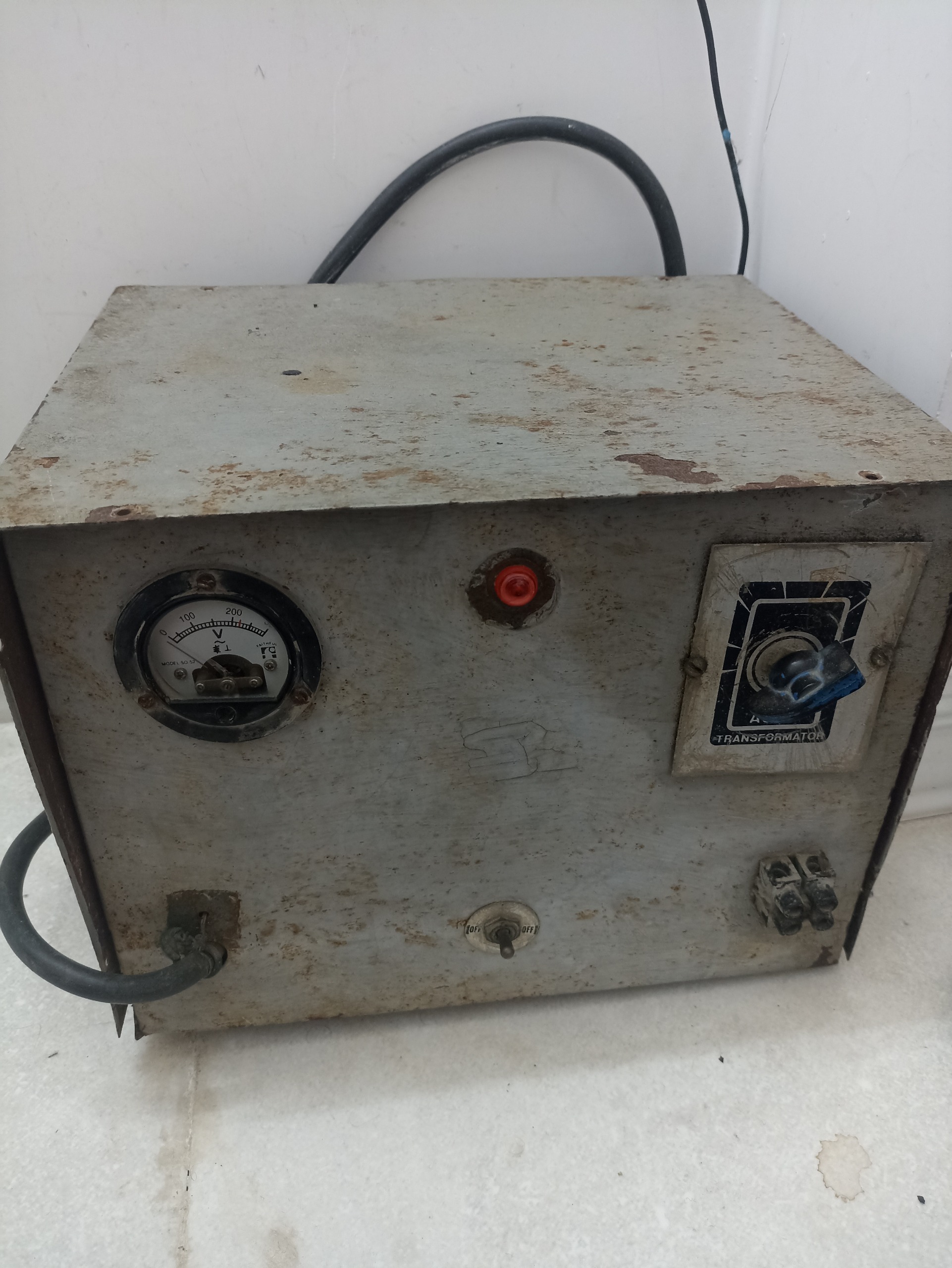 ترانس تنظیم کننده برق