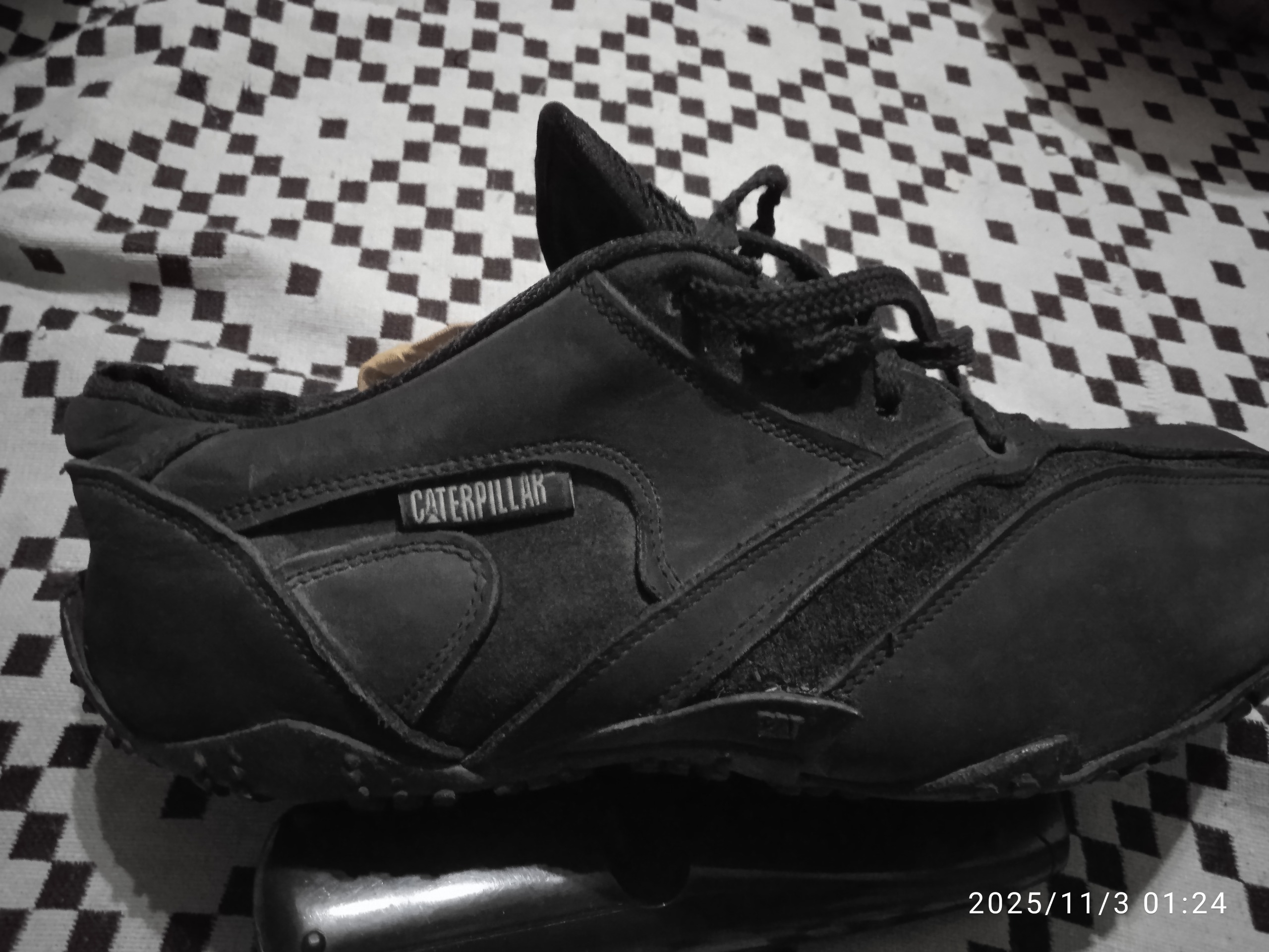 کتونی کاترپیلار اصل