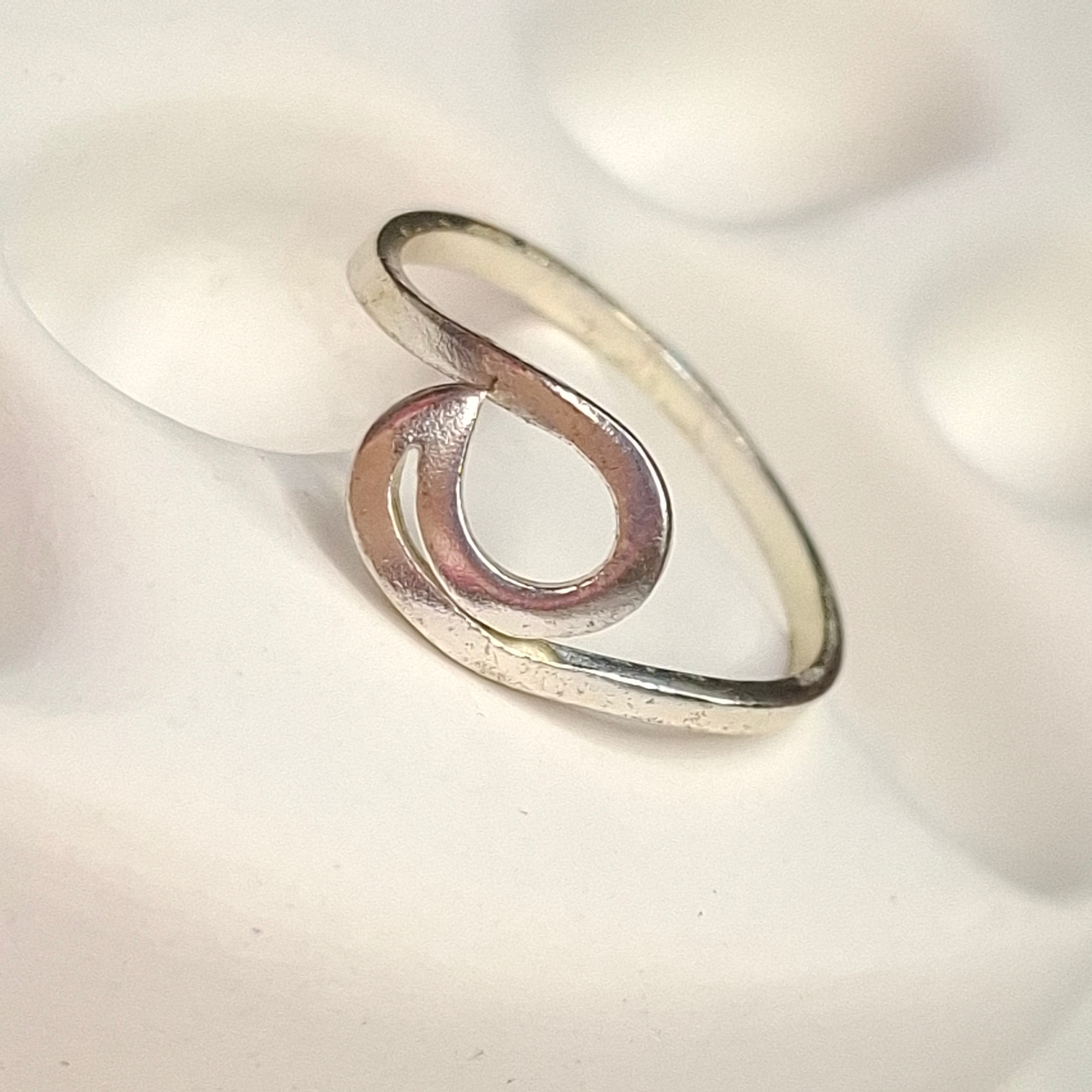 انگشتر نقره طرح خاص برند ای ام