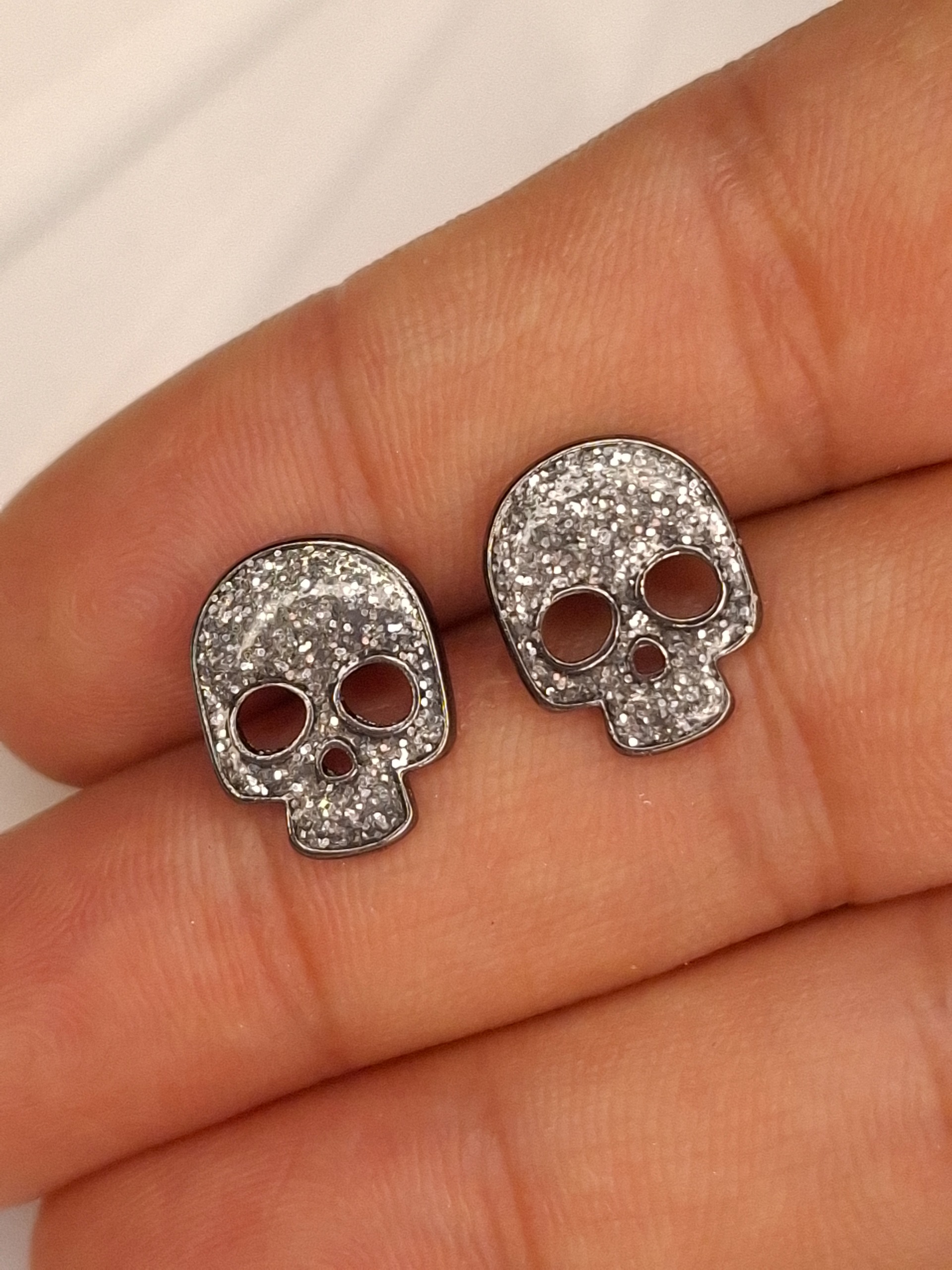 گوشواره هالووینی طرح جمجمه برند ای ام آمریکایی