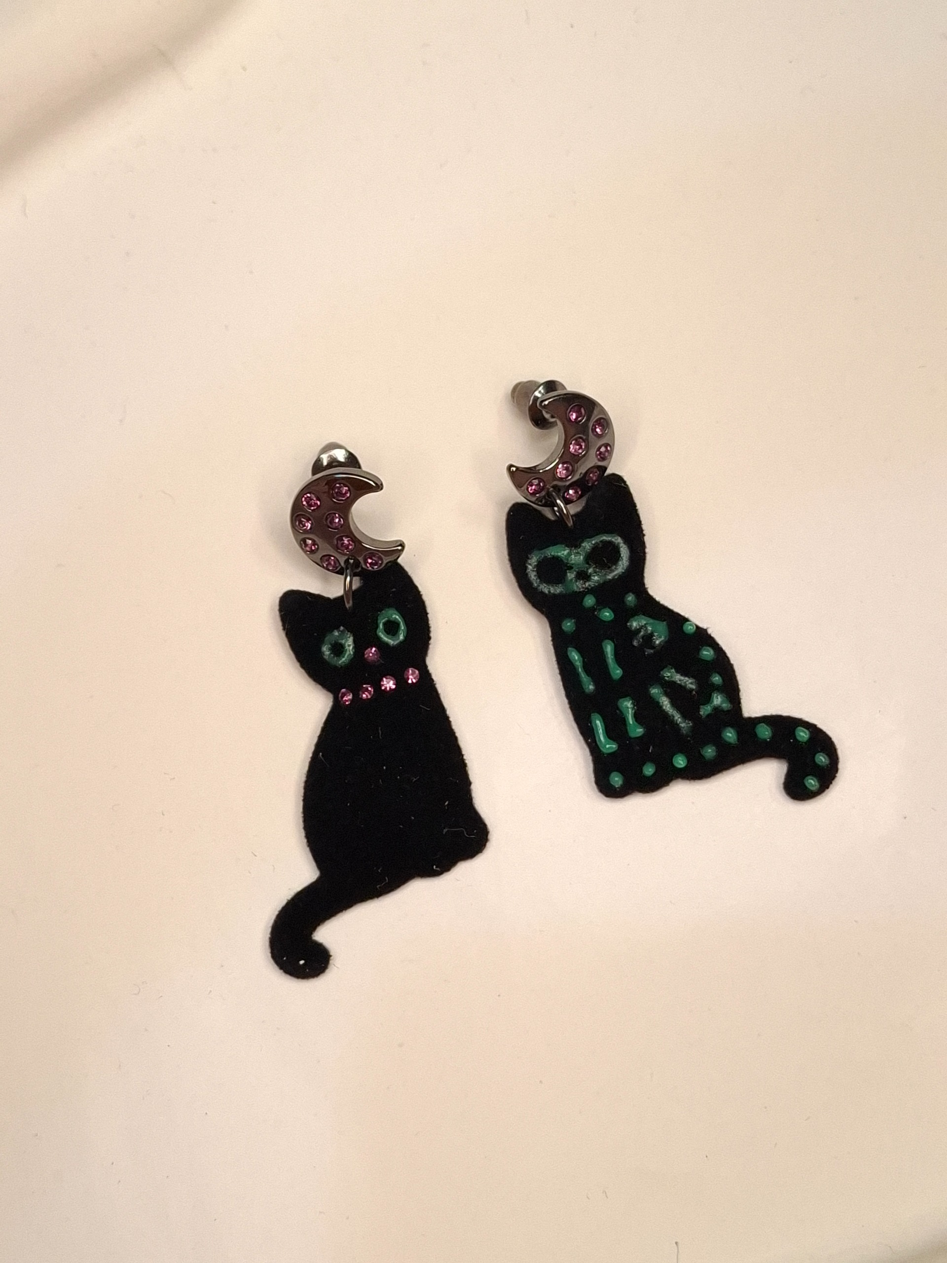 گوشواره هالووینی طرح گربه نرمالو برند ای ام