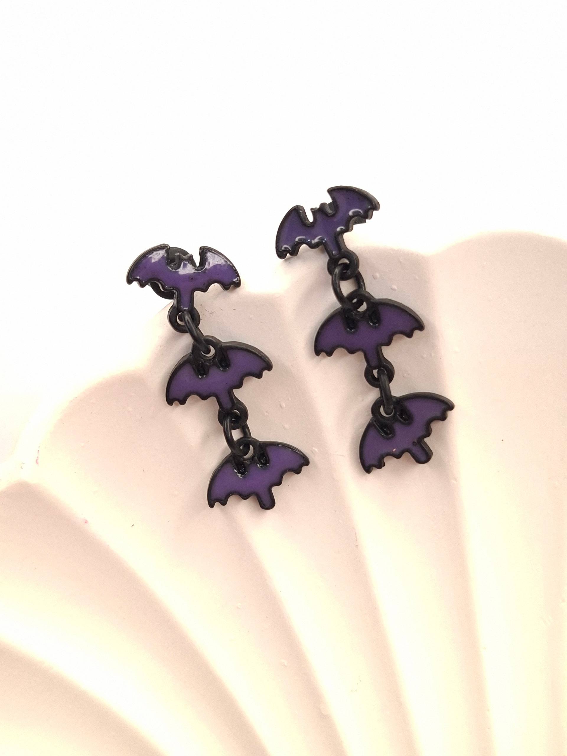 گوشواره آویز هالووینی طرح خفاش ای ام آمریکایی