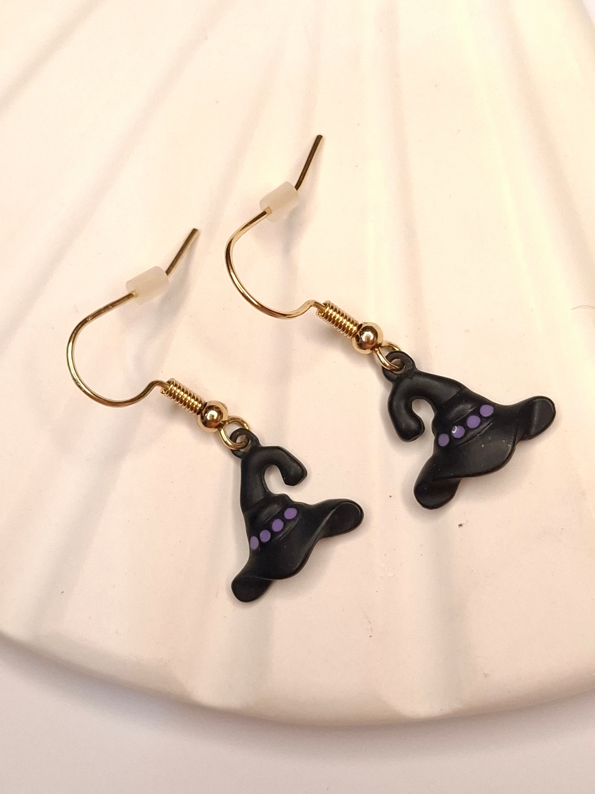 گوشواره هالووینی طرح کلاه برند ای ام آمریکایی