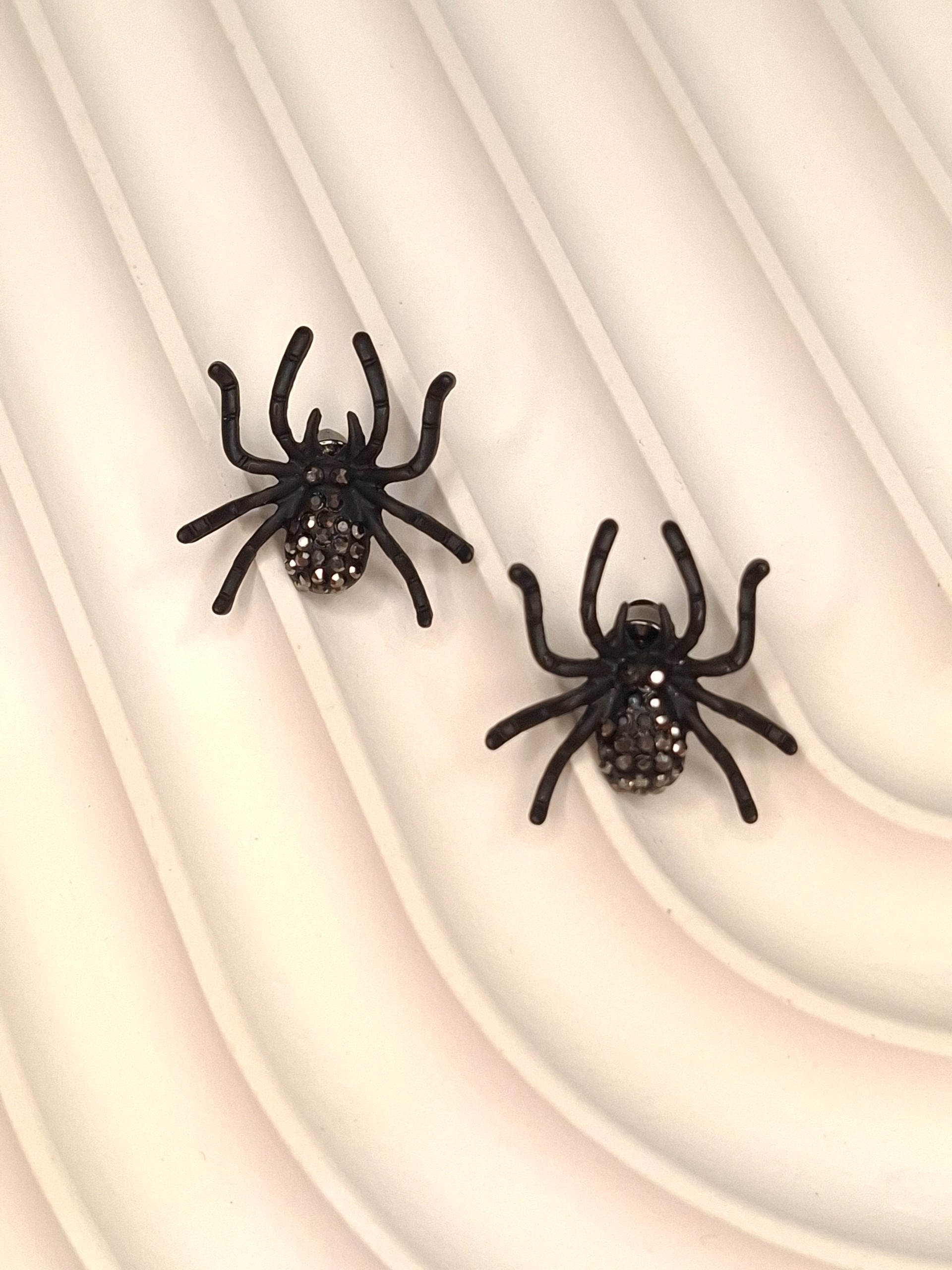 گوشواره هالووینی طرح عنکبوت برند ای ام آمریکایی