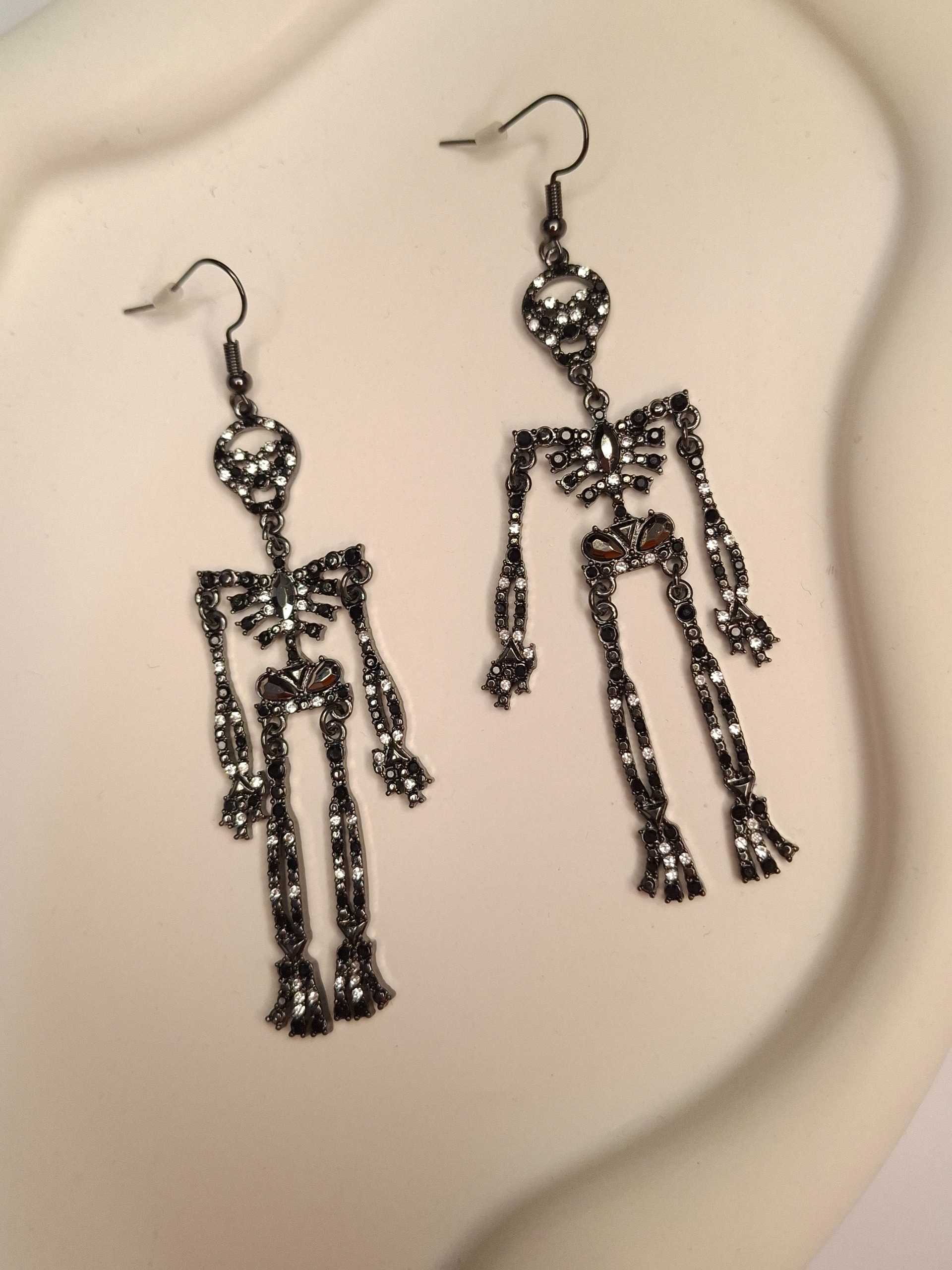 گوشواره هالووینی طرح اسکلت نگین دار برند ای ام