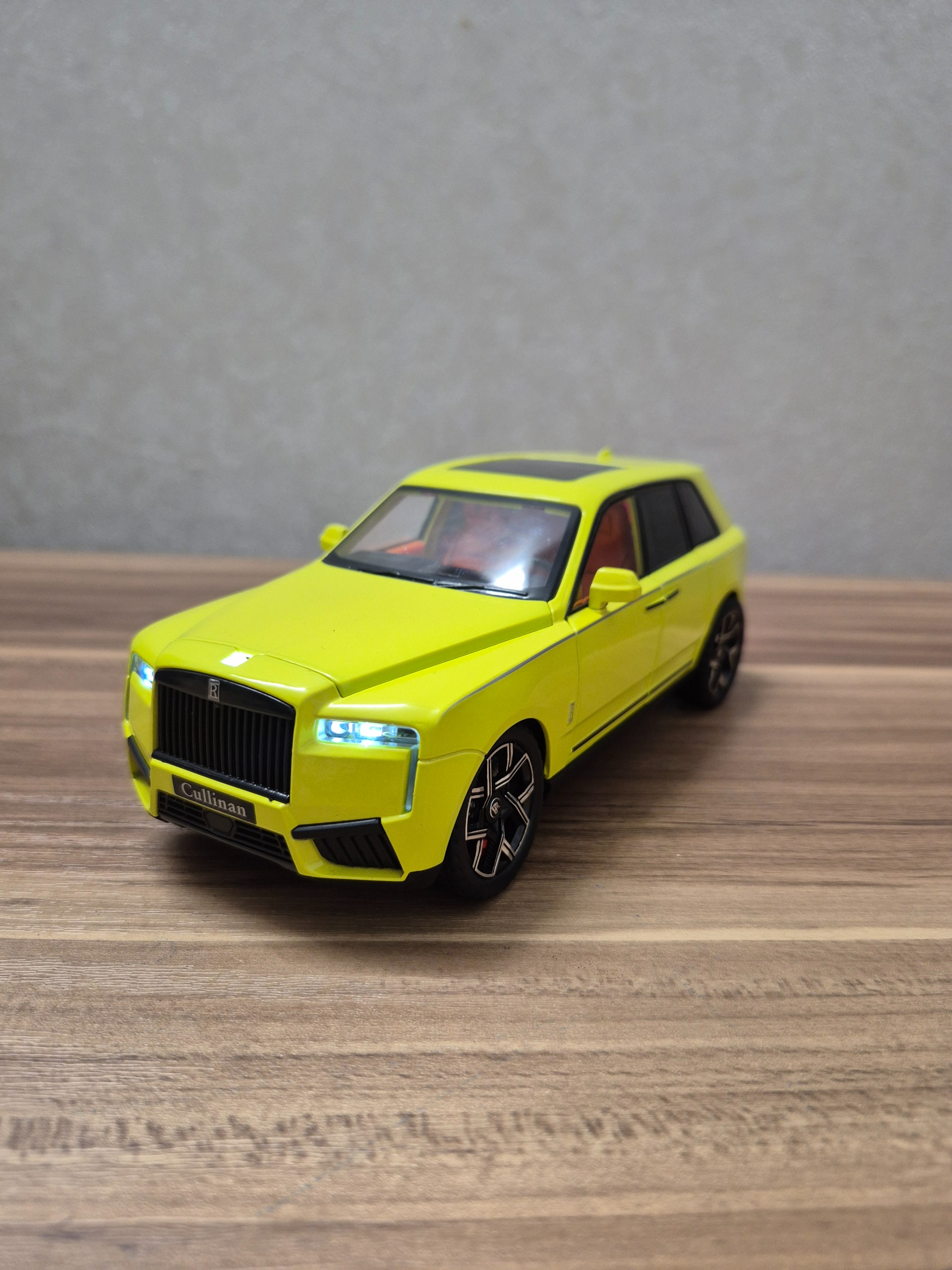 ماکت ماشین رولزرویس کولینان