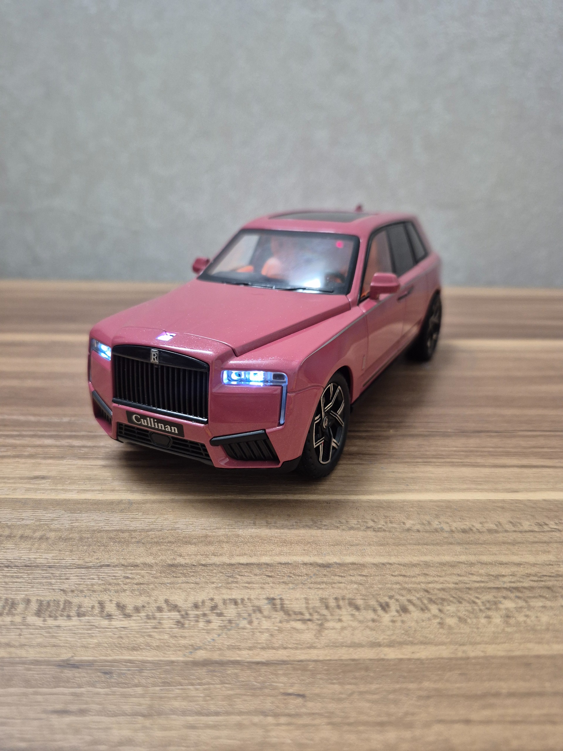 ماکت ماشین رولزرویس کولینان