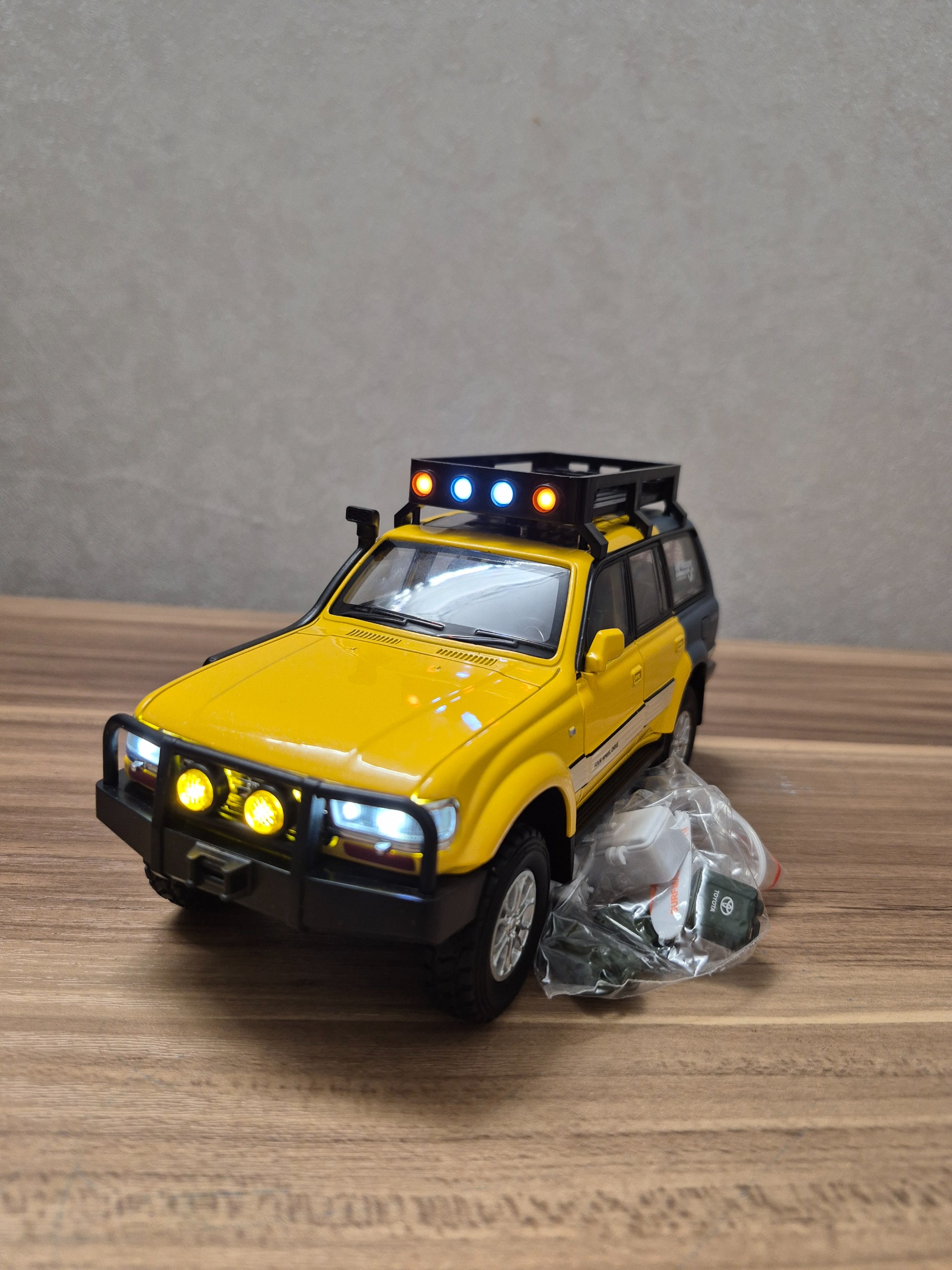 تویوتا لندکروز سری 80 آفرود