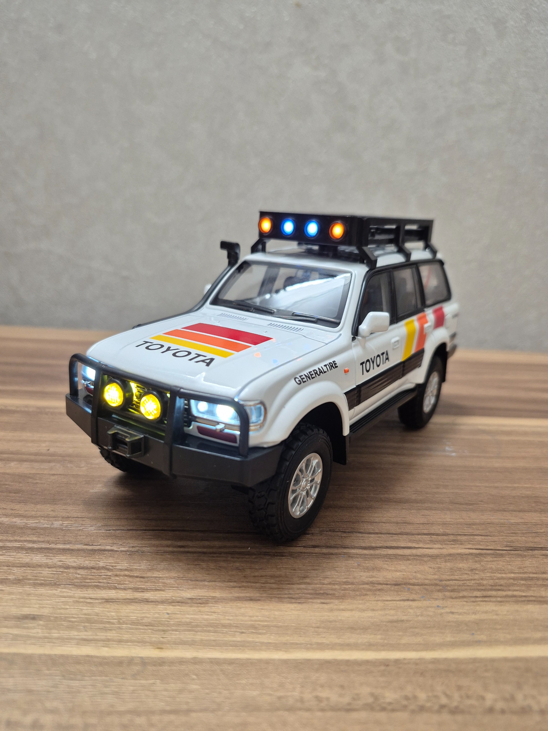 تویوتا لندکروز سری 80 آفرود