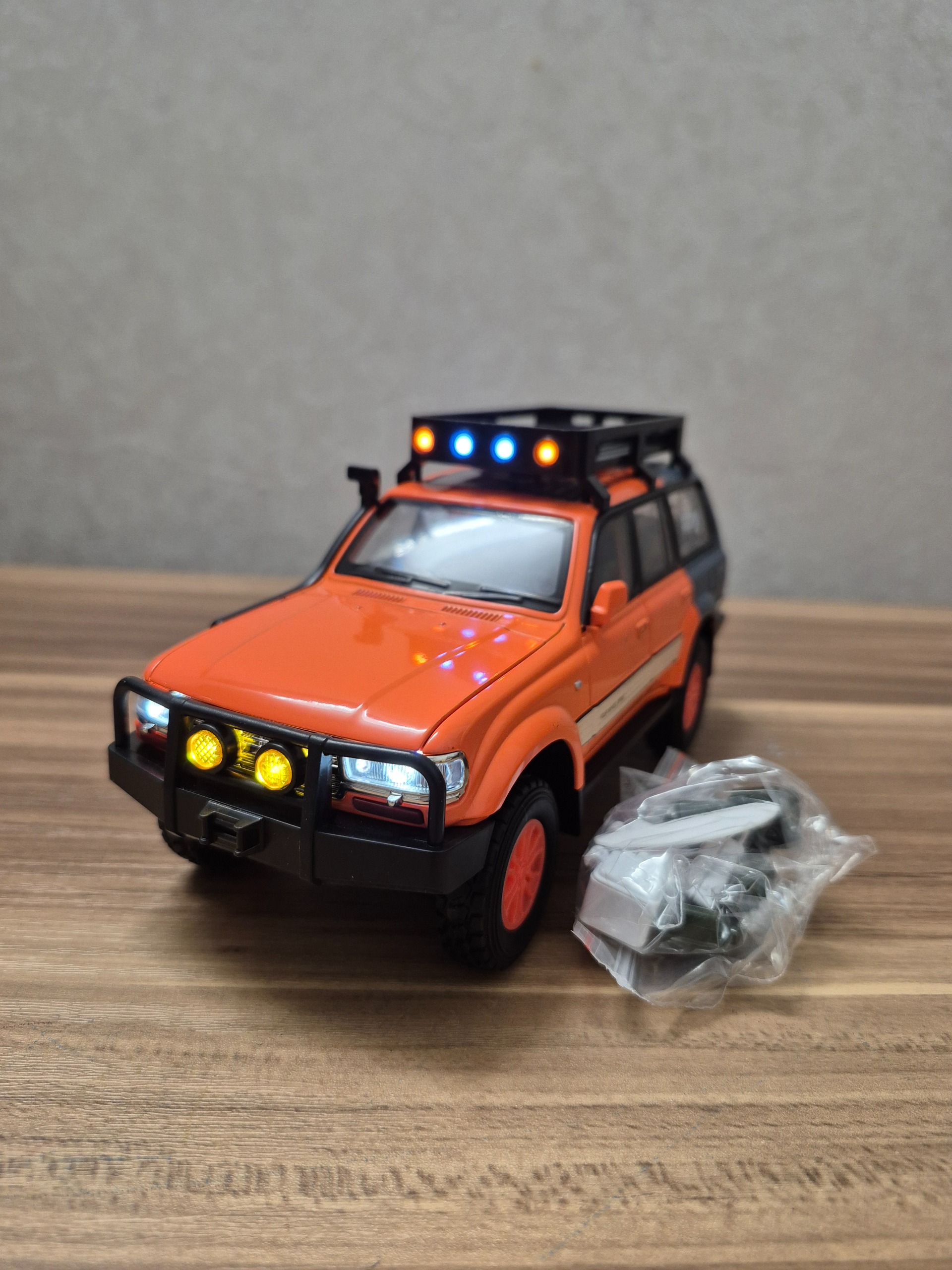 ماکت تویوتا لندکروز سری 80 آفرود