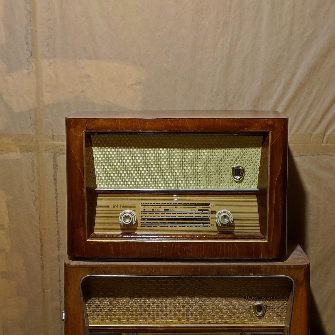 رادیو لامپی چوبی قدیمی عتیقه بزرگ آنتیک