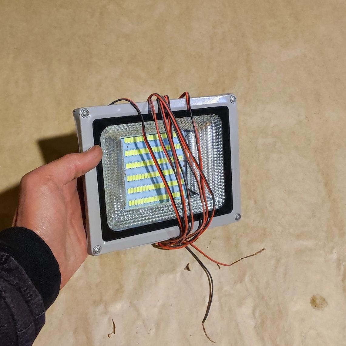 چراغ پروژکتور 12 ولت سیار ماشینی قوی