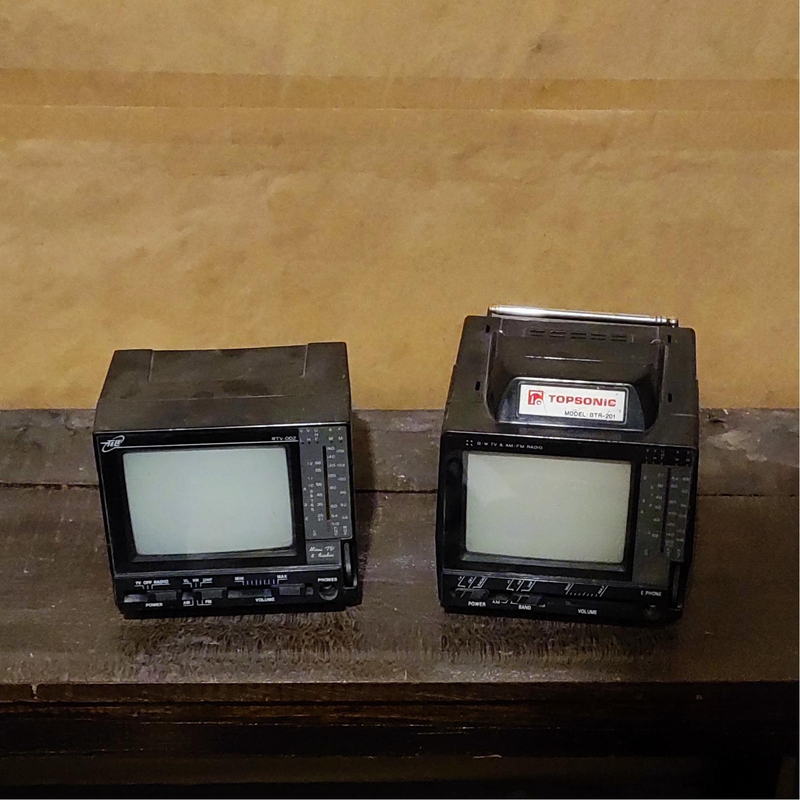 یک جفت تلویزیون لامپی کوچک رادیو دار آنتیک قدیمی