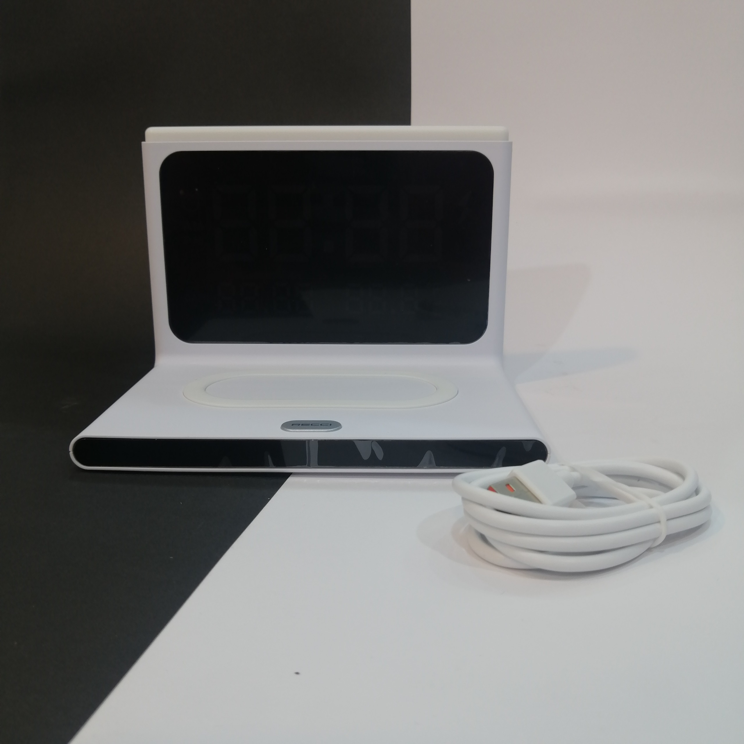 شارژر بی سیم 15 وات و ساعت رومیزیRecci RCW-22