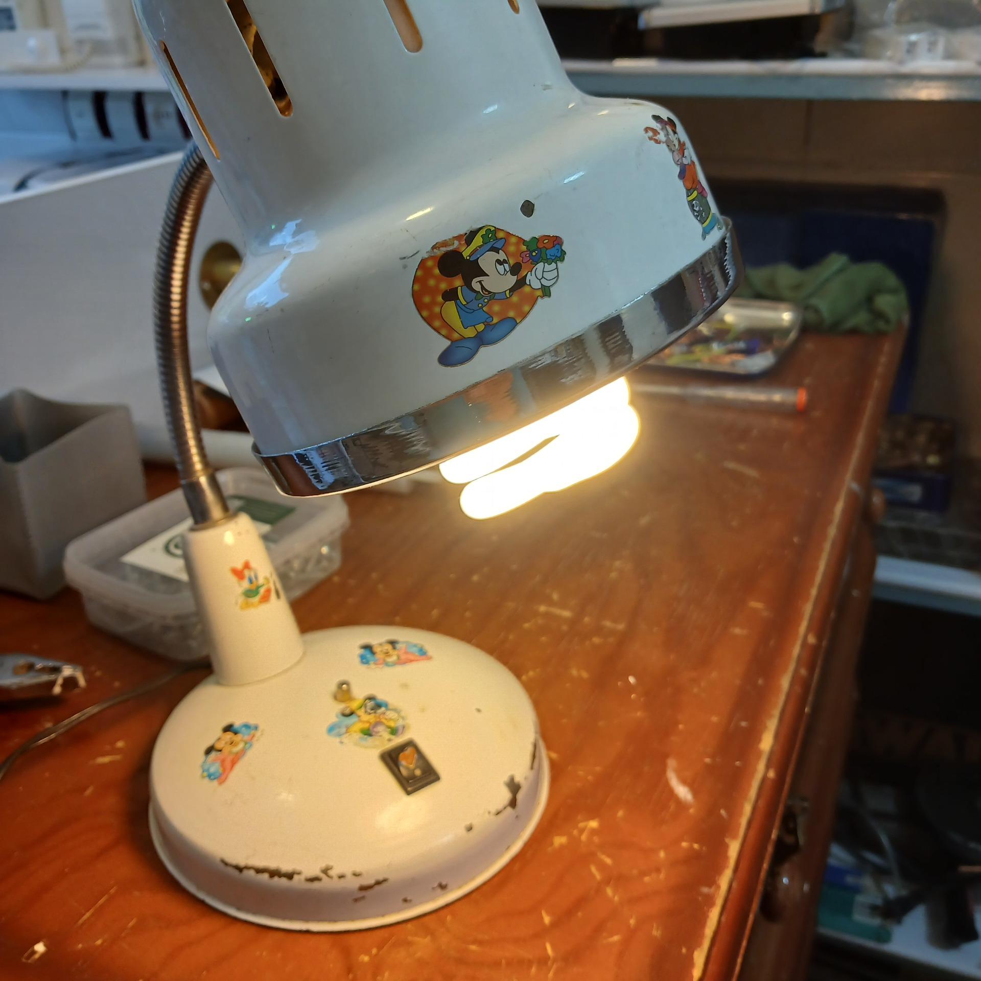 چراغ مطالعه فلزی