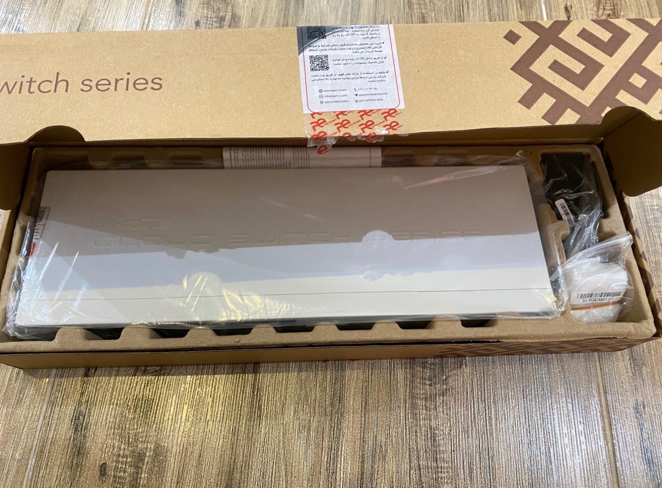 سوییچ روتر میکروتیک مدل CRS326-24G-2SRM