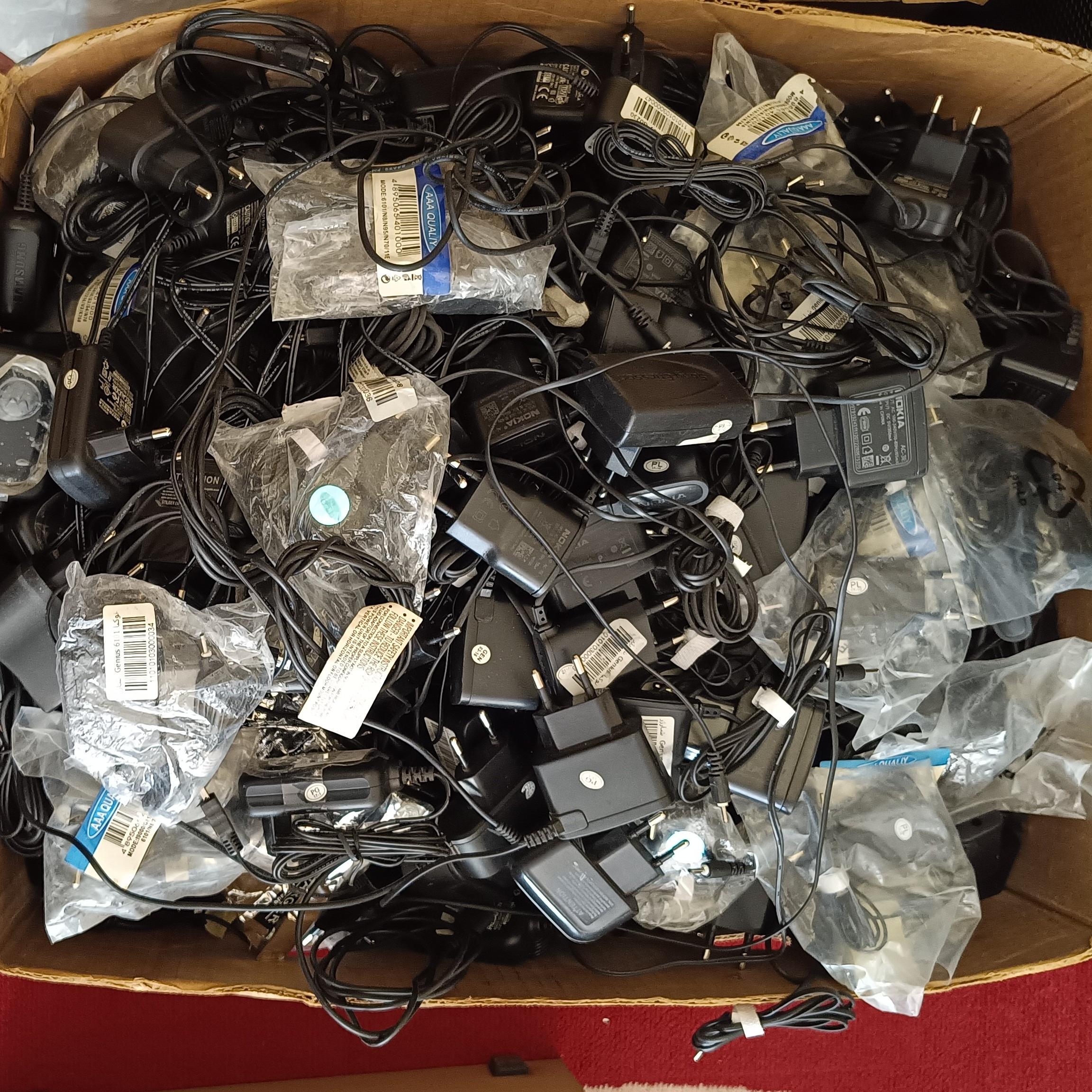 شارژر موبایل سامسونگ هر عدد 60 usb و سوزنی