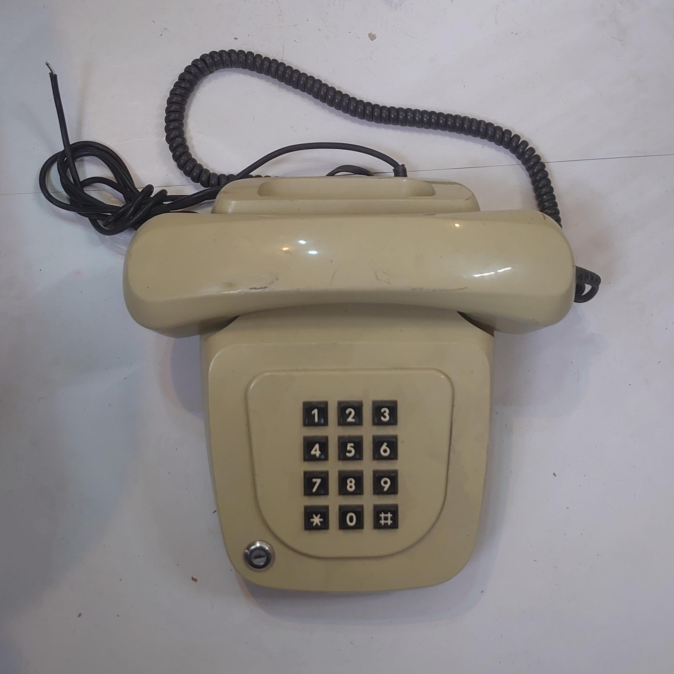 تلفن قدیمی زیبا