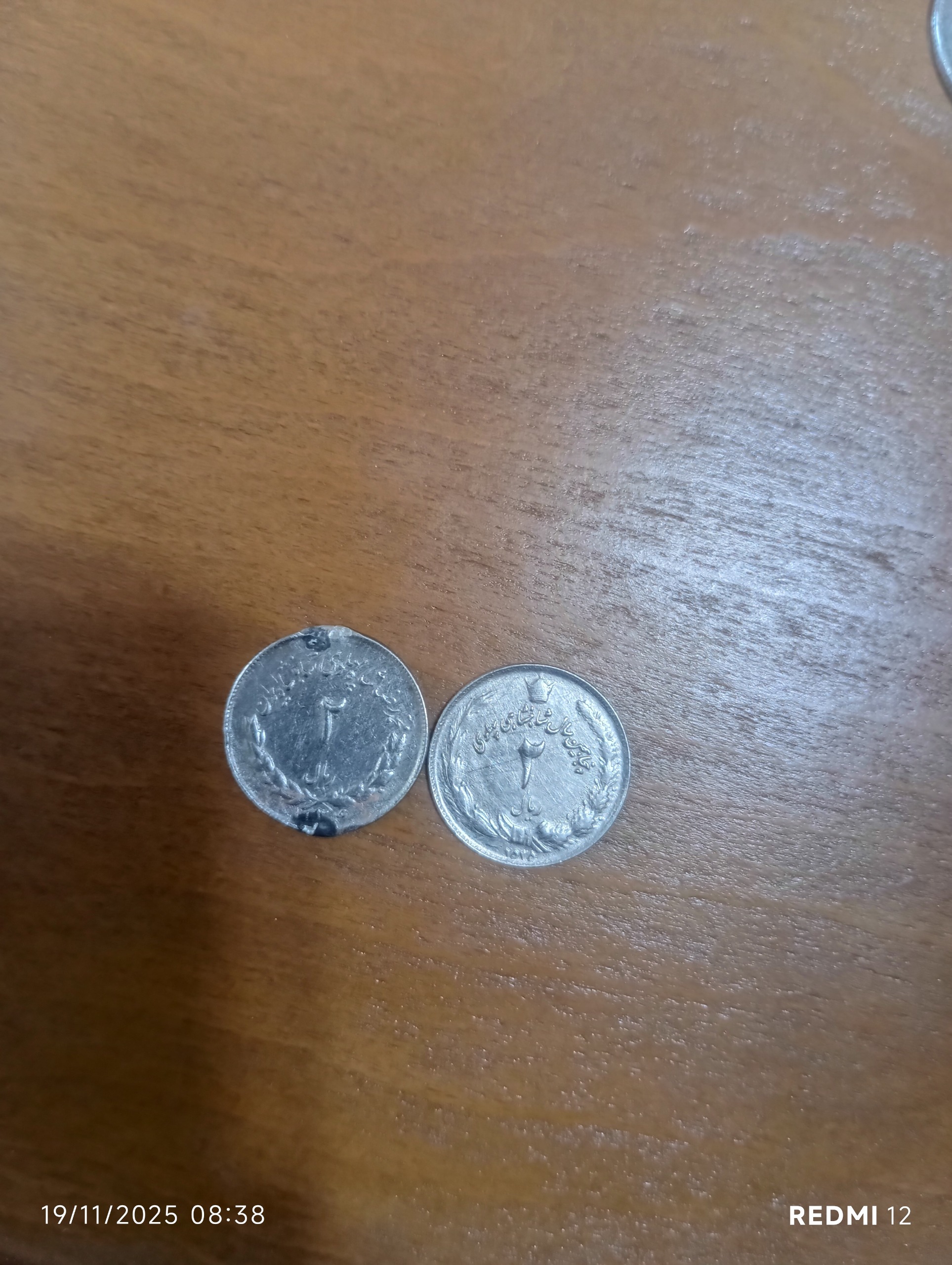 دوعدد سکه دو ریالی شاهی نقره دست دوم ودر حد نو