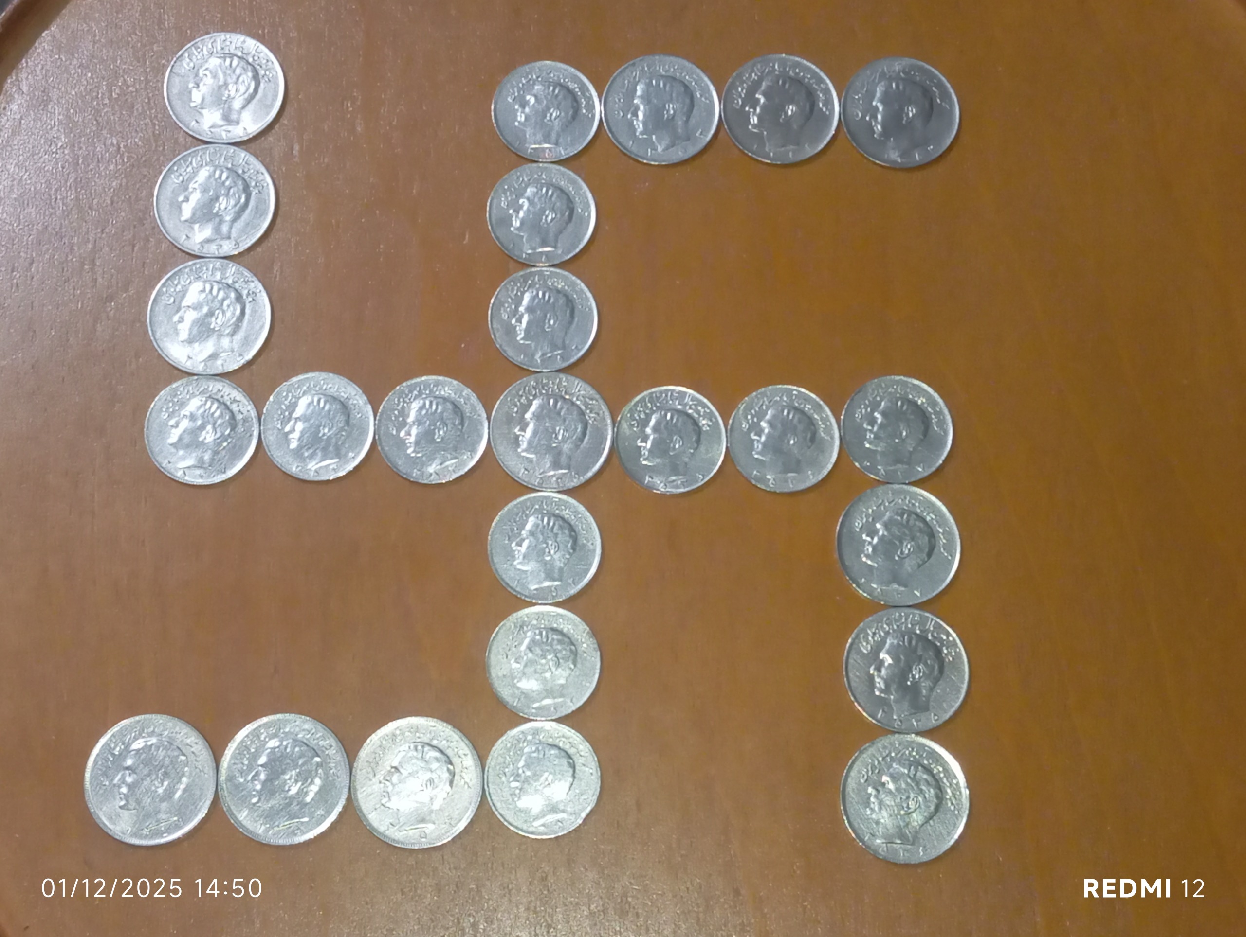 سکه  شاهی بی مانند کد و تاریخ در گردونه مهر چلیپا