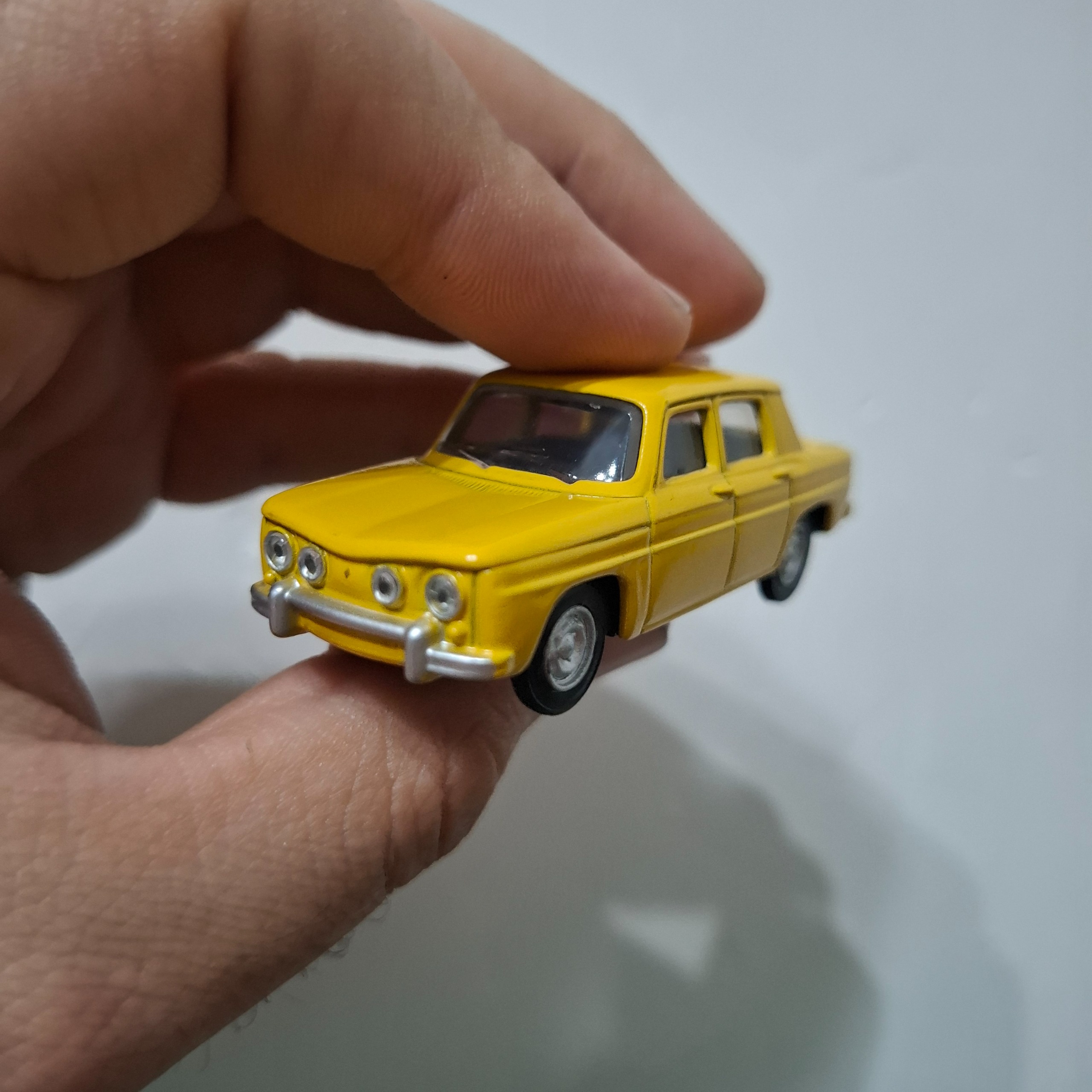 ماکت رنو 8  نورو