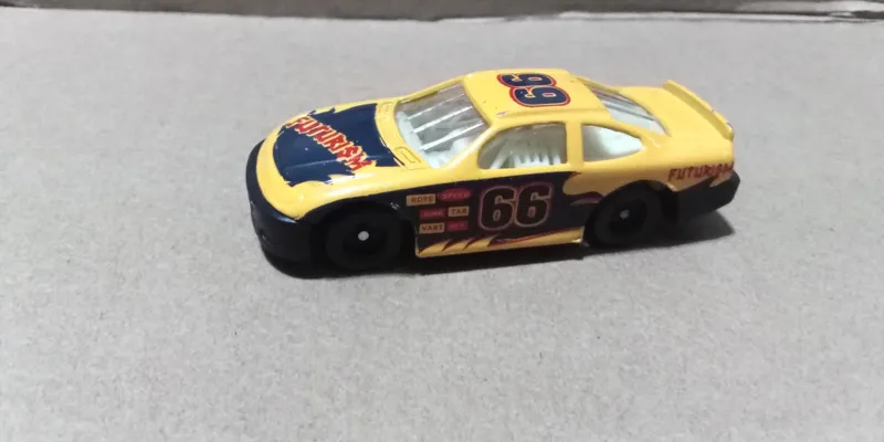 ماکت ماشین رالی ریز زرد رنگ