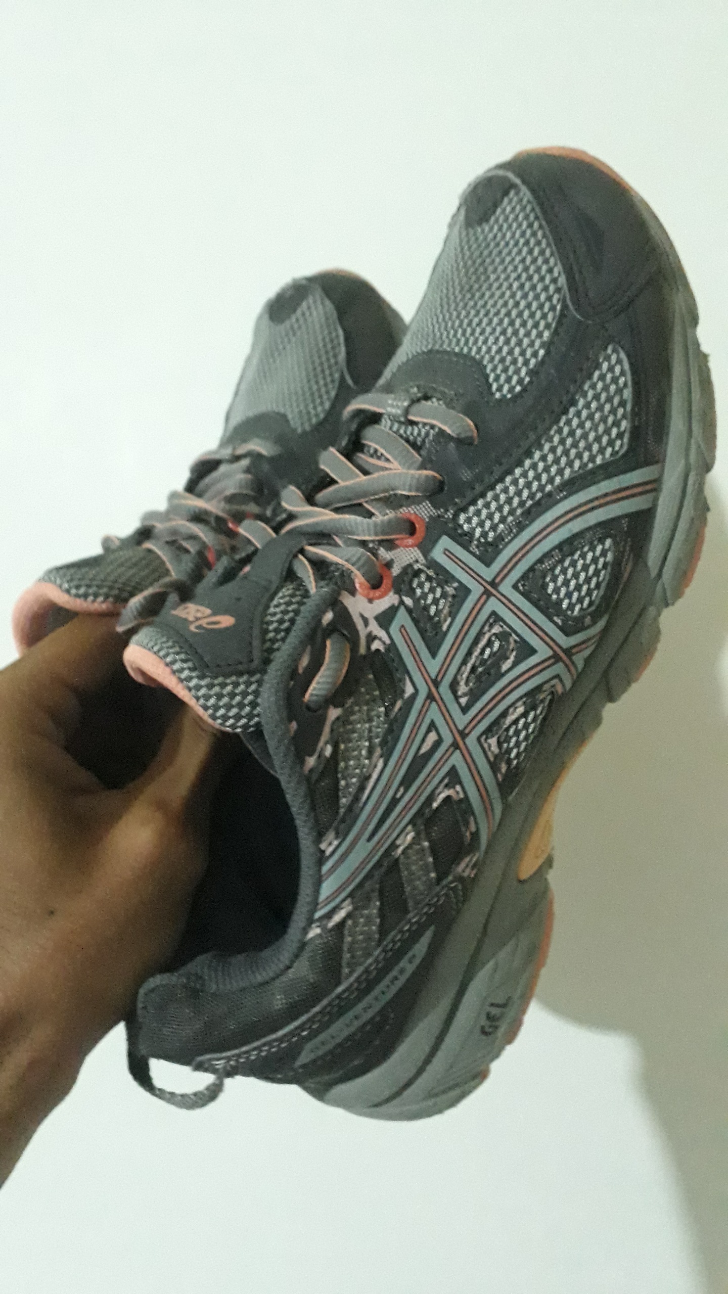 کتونی اورجینال asics آسیکس در حد نو