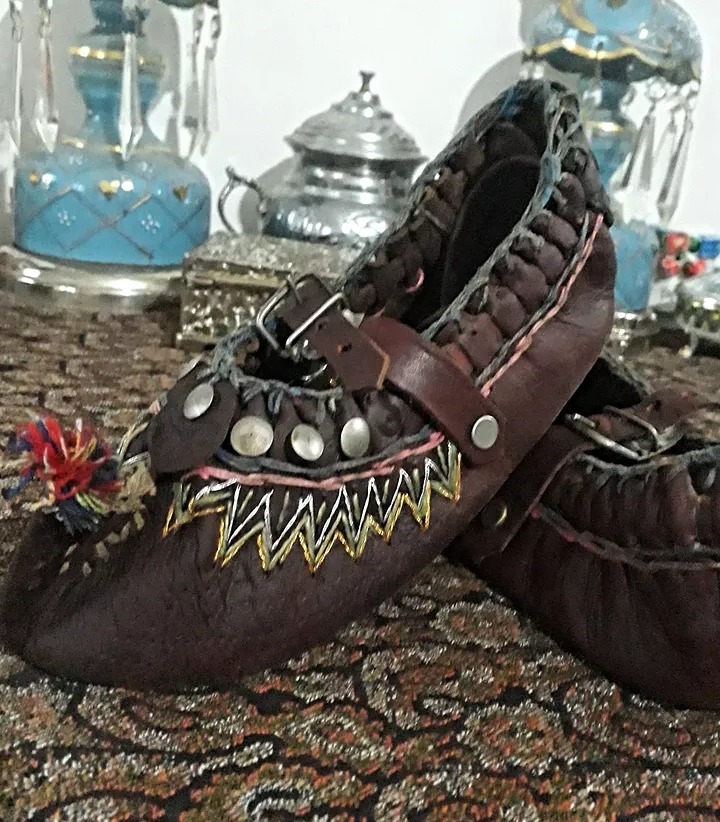 چارق چرمی قدیمی کمیاب ( کاملا نو نگهداری شده )