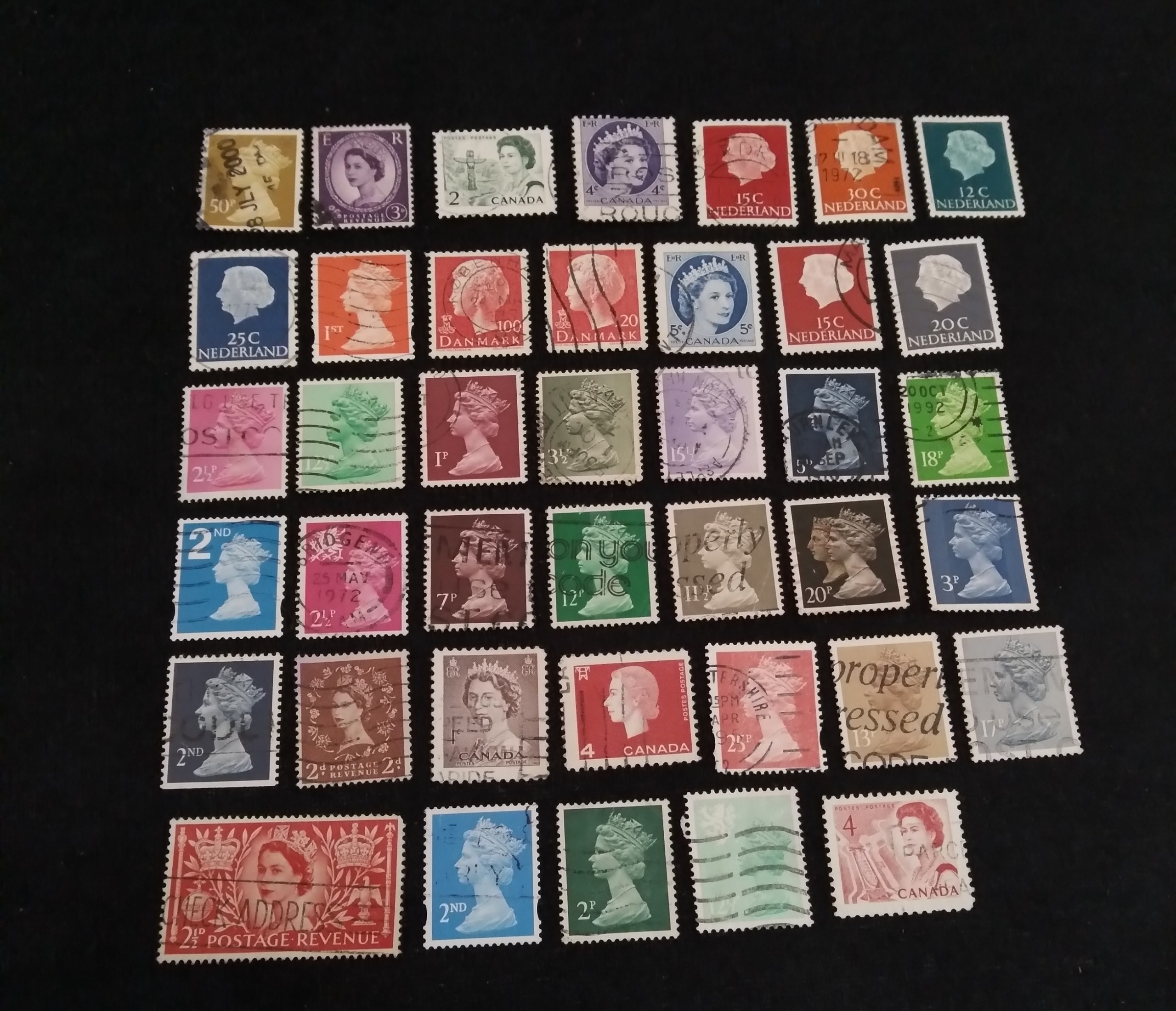 40 عدد تمبر متنوع بدون تکرار با نماد ملکه