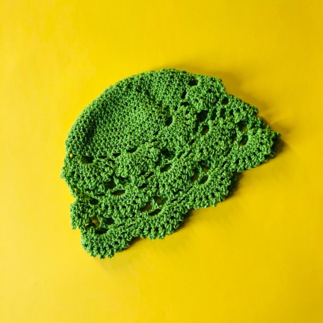 کلاه قلاب بافی دست بافت سبز مغز پستهای