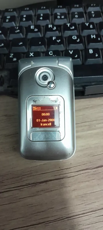 سونی اریکسون Z530سالم