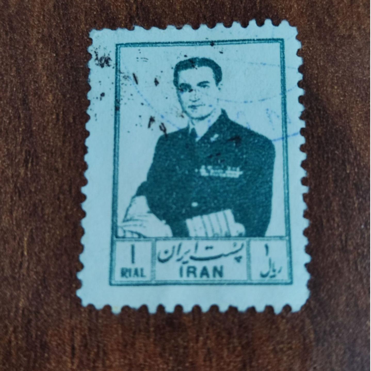 تک تمبر زیبای محمدرضا پهلوی ارور کادر