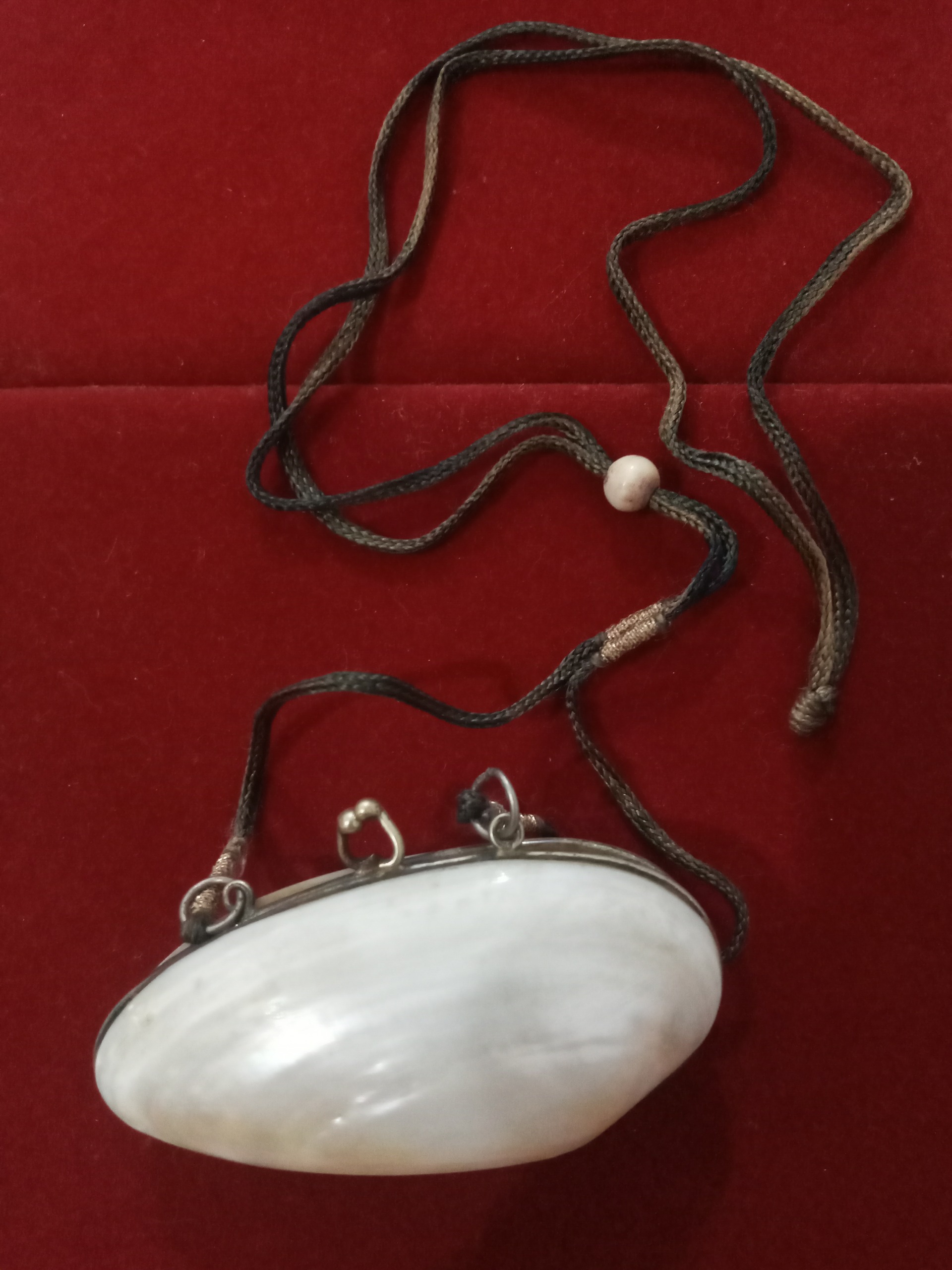 آویز مینیاتوری قدیمی صدف (مادر مروارید)