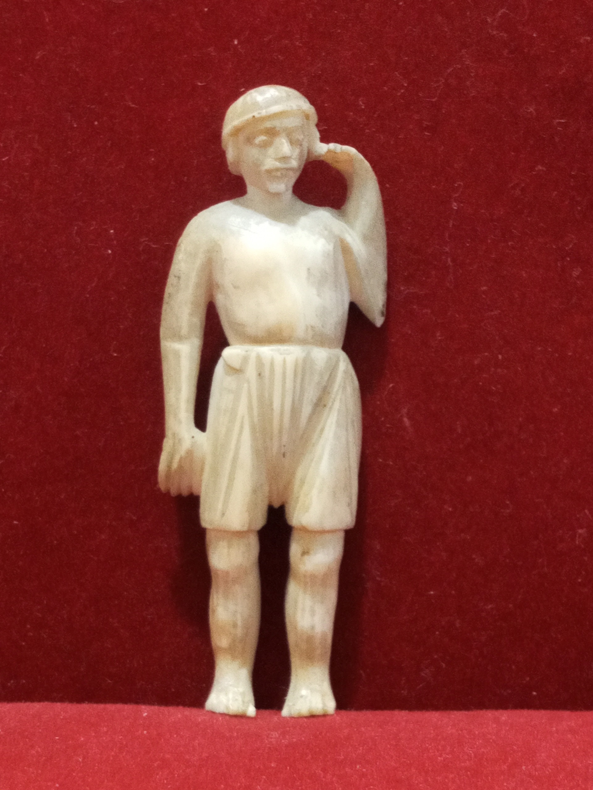 مجسمه مینیاتوری قدیمی (عاج فیل)