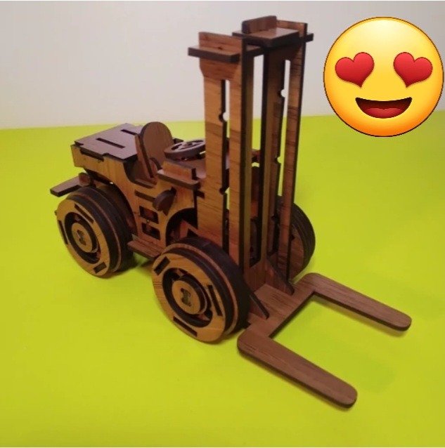 ماکت لیفتراک چوبی