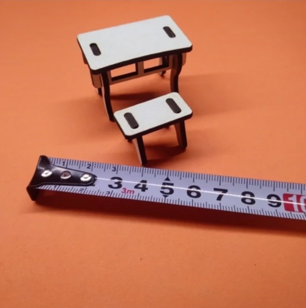 ماکت مینیاتوری میز و صندلی ساده