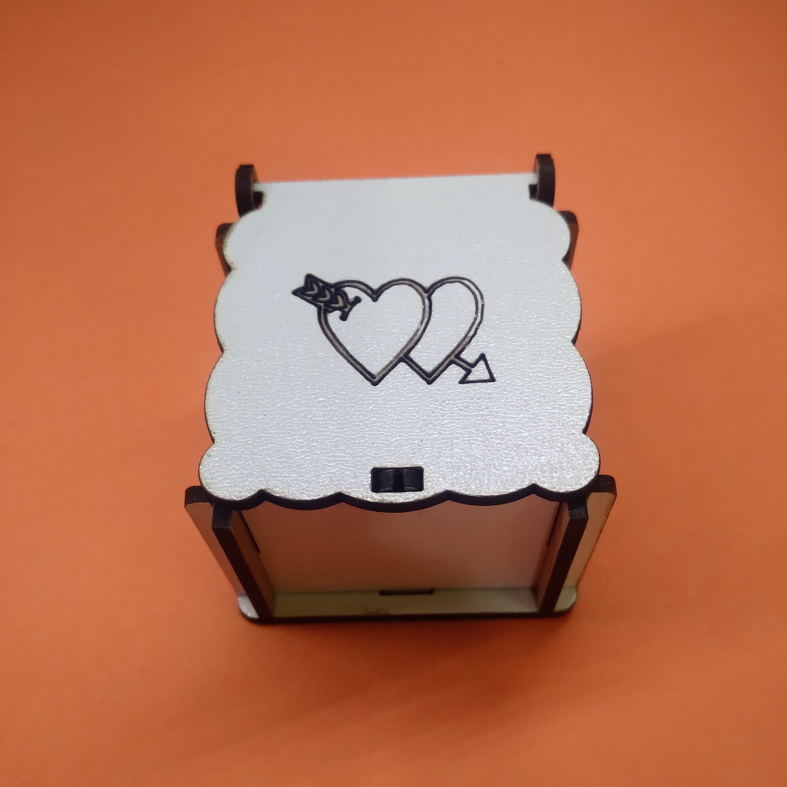 جعبه زیورالات چوبی با حک قلب