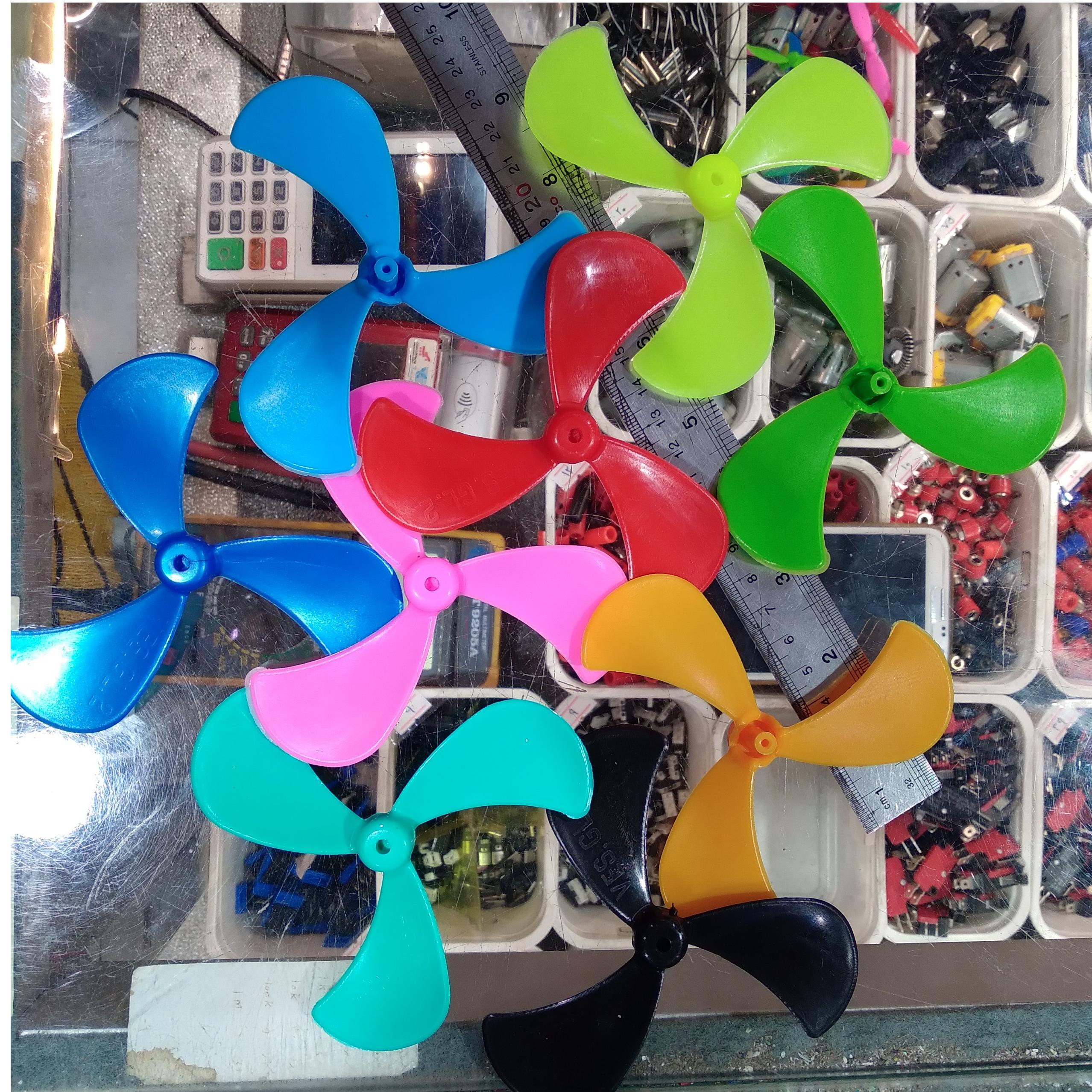 ملخ 3 پر 10 سانتی مناسب کاردستی کد 01