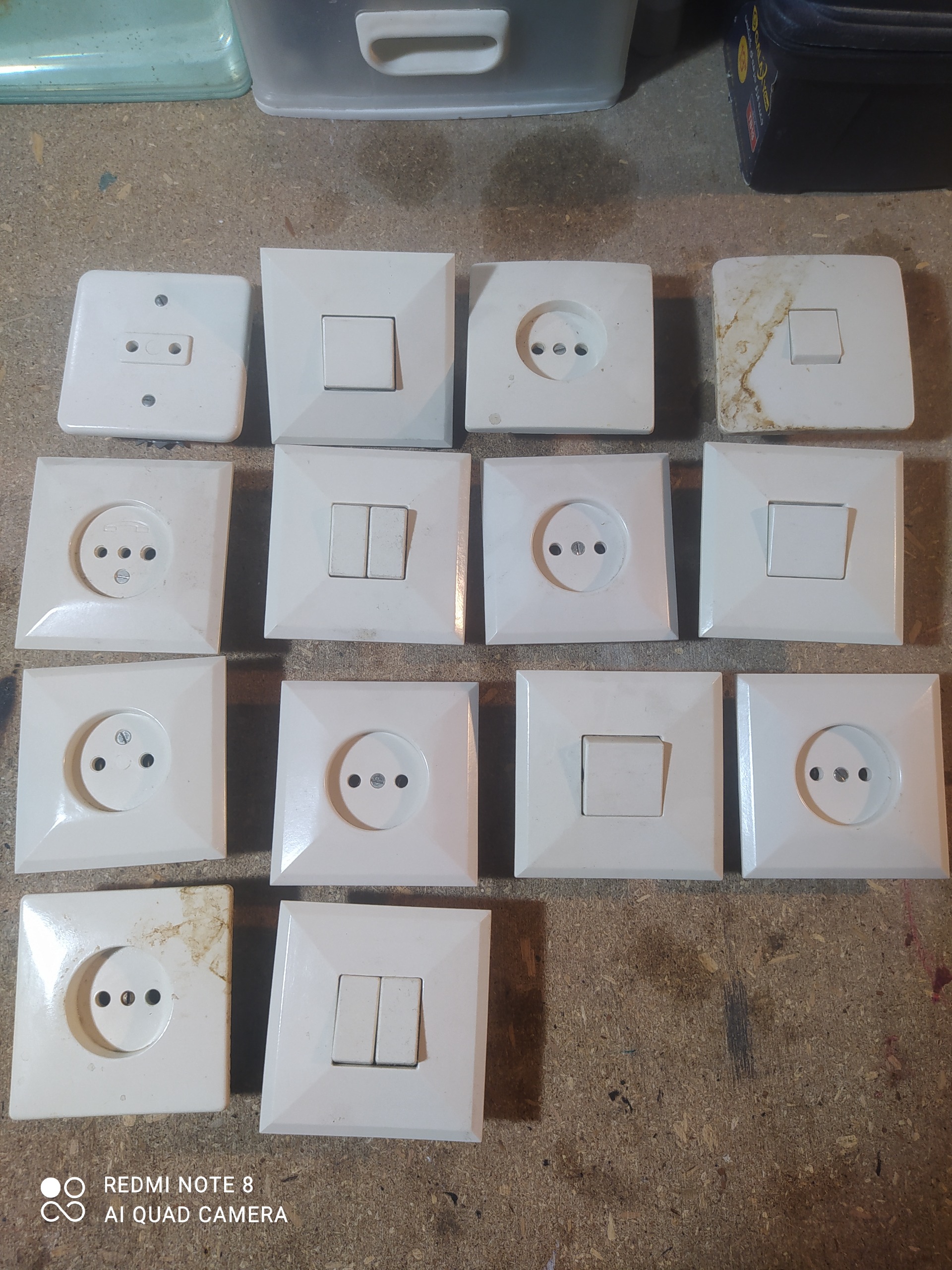 کلید و پریز قدیمی توکار انتیک و نوستالژی