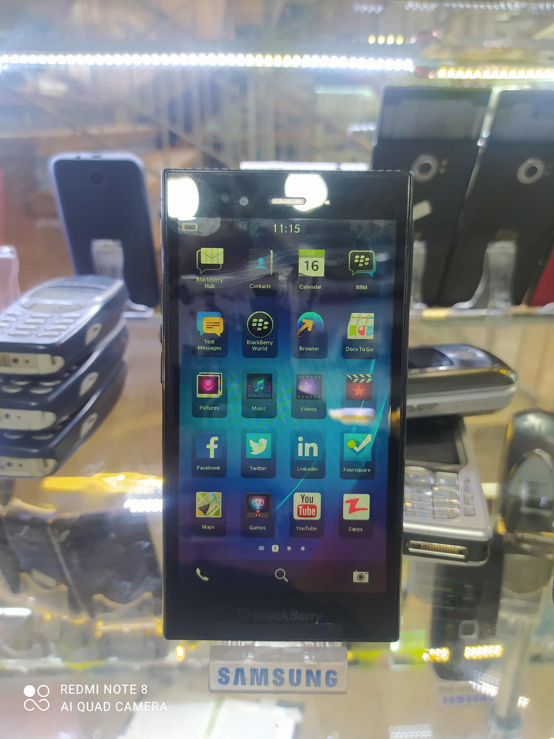 گوشی بلکبری z3 انتیک بسیار تمیز