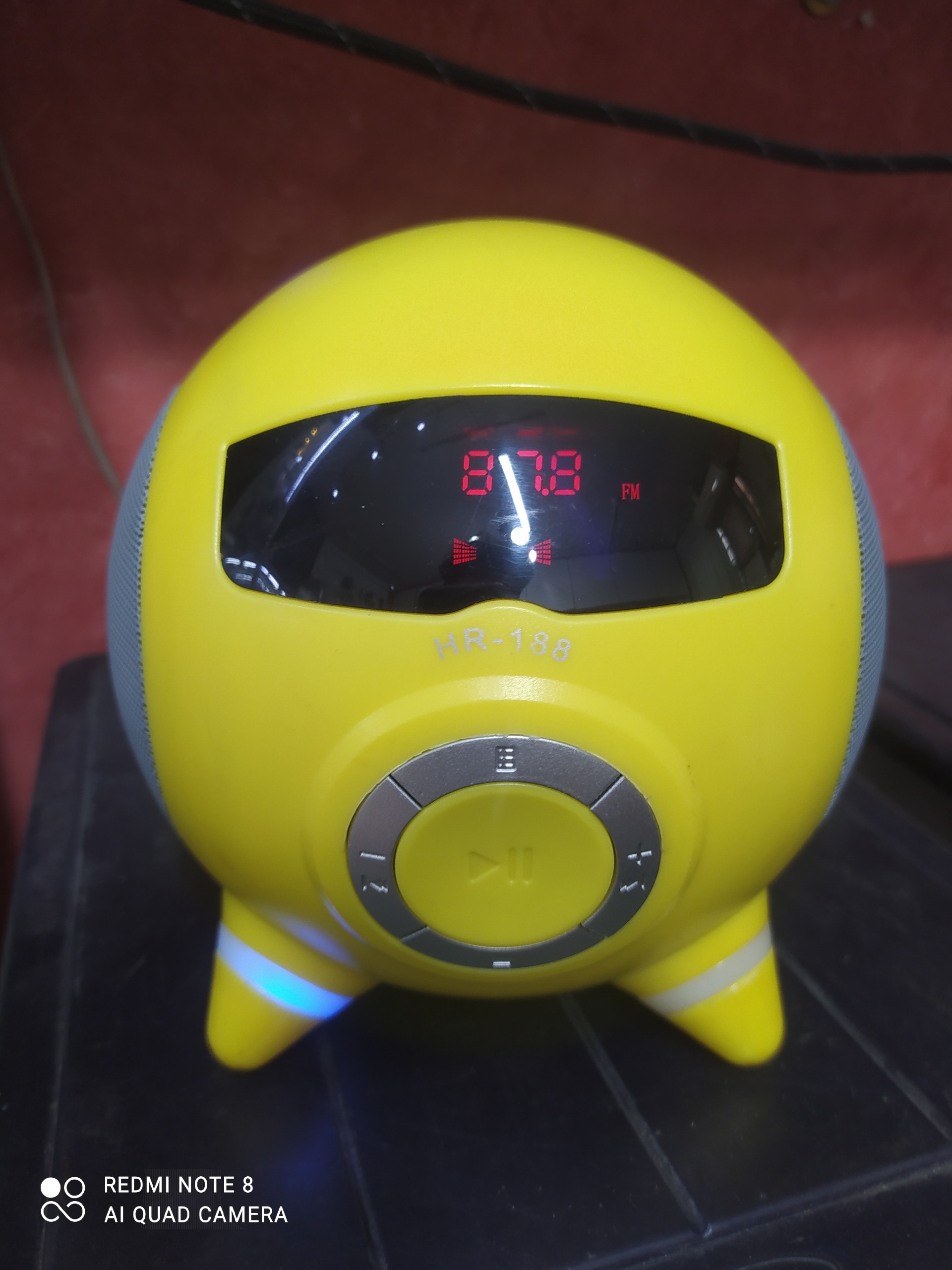 اسپیکر فضایی بسیار زیبا و با حال و رادیو عالی